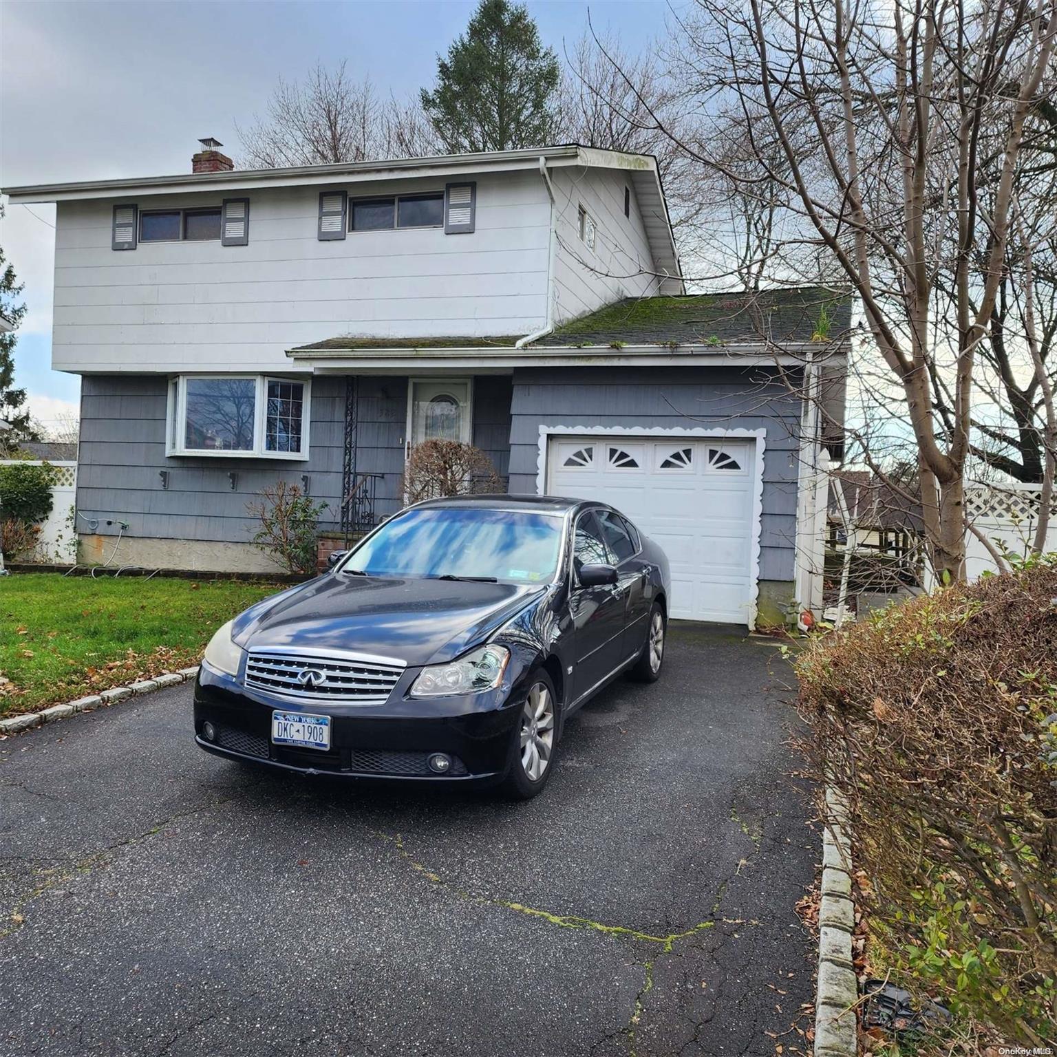 322 Barleau Street, Brentwood, NY 11717