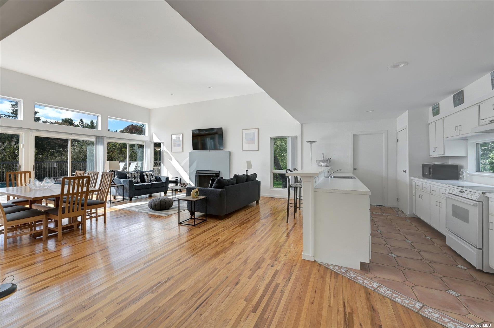 3 Meadow Way, Westhampton Beach, NY 11978