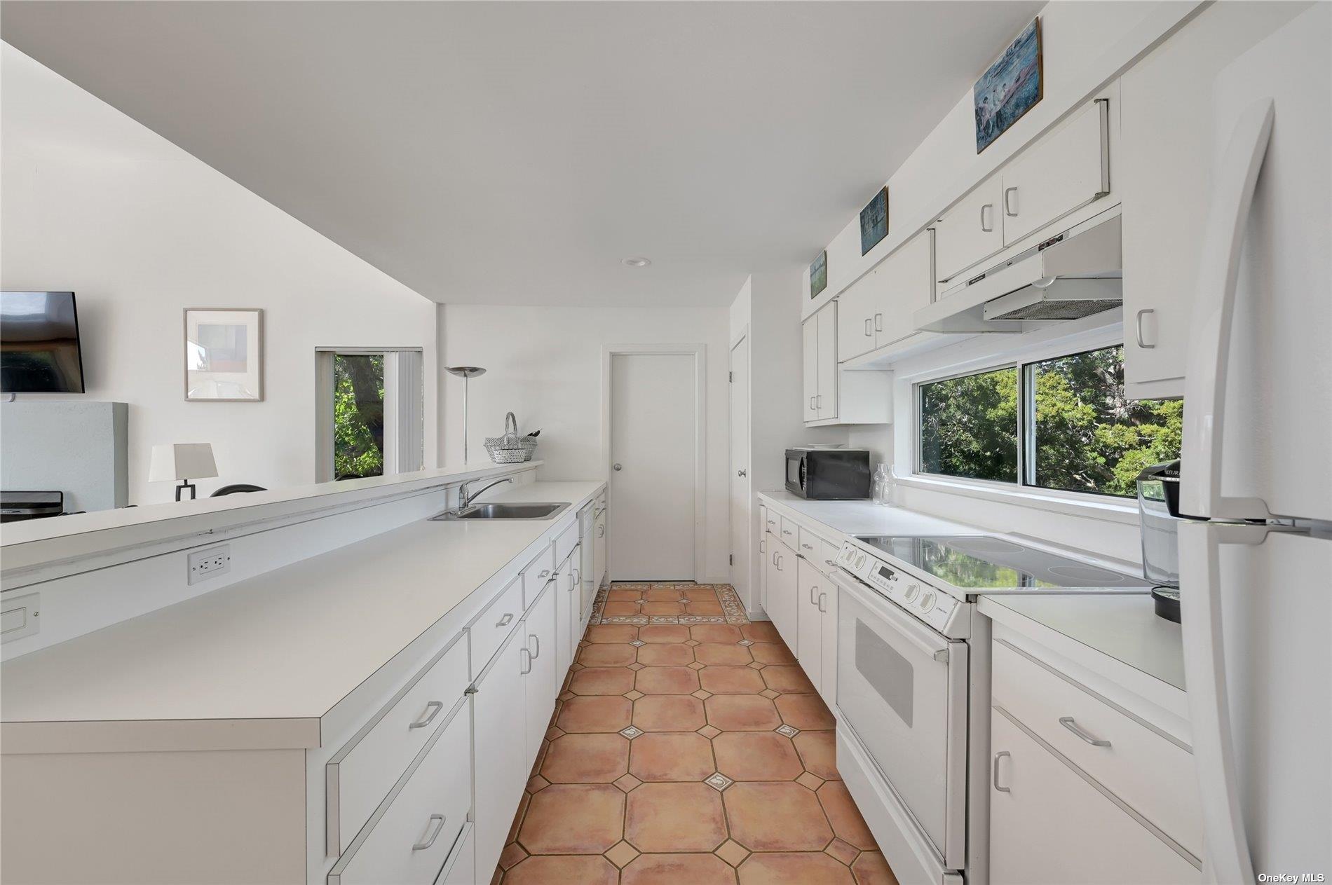 3 Meadow Way, Westhampton Beach, NY 11978