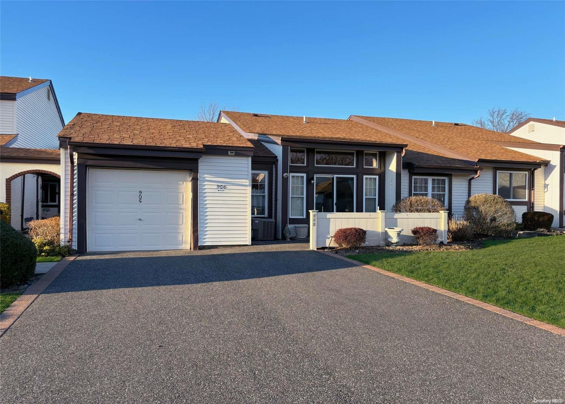 905 Gotham Court # 905, Saint James, NY 11780