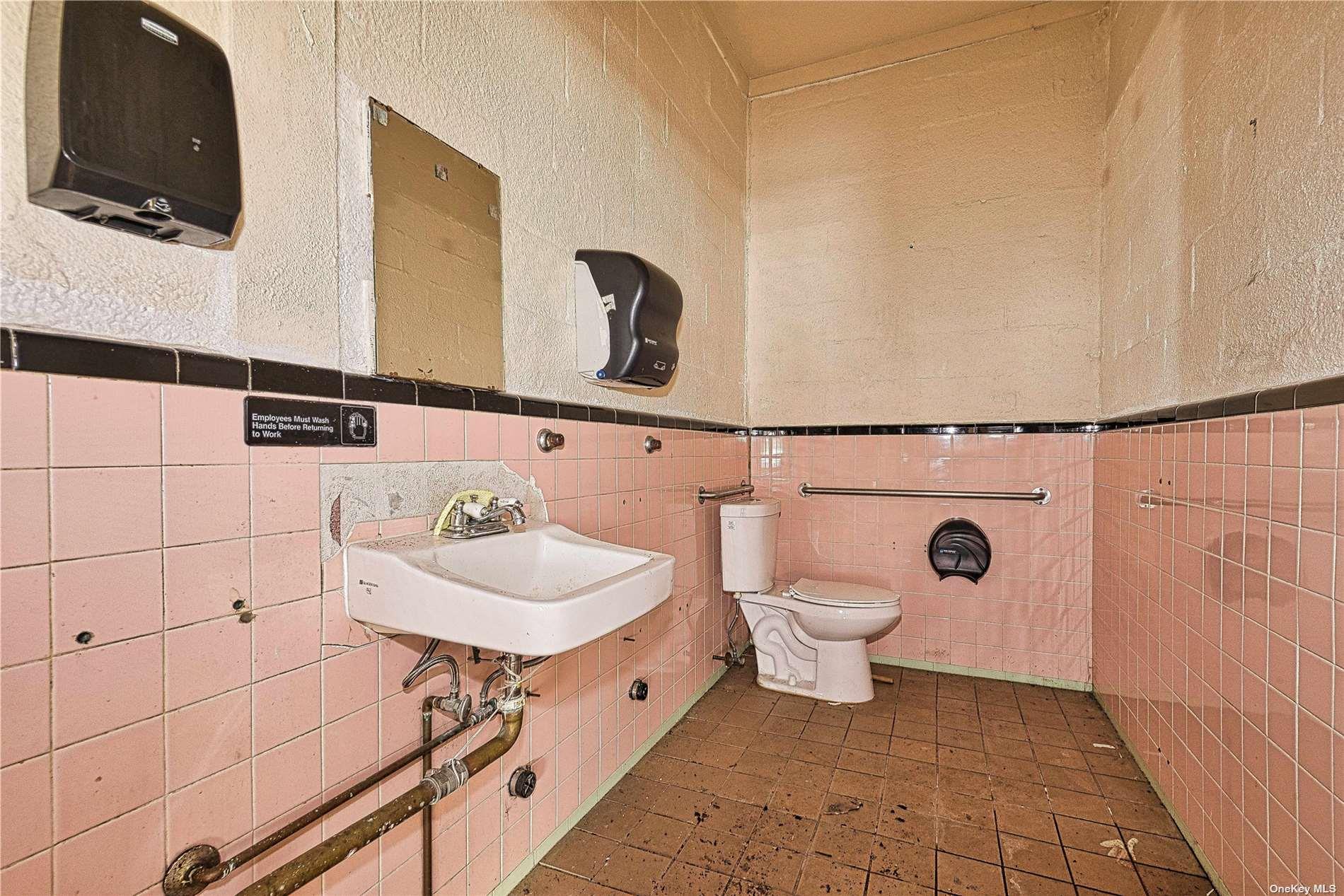 80 E Main Street, Huntington, NY 11743