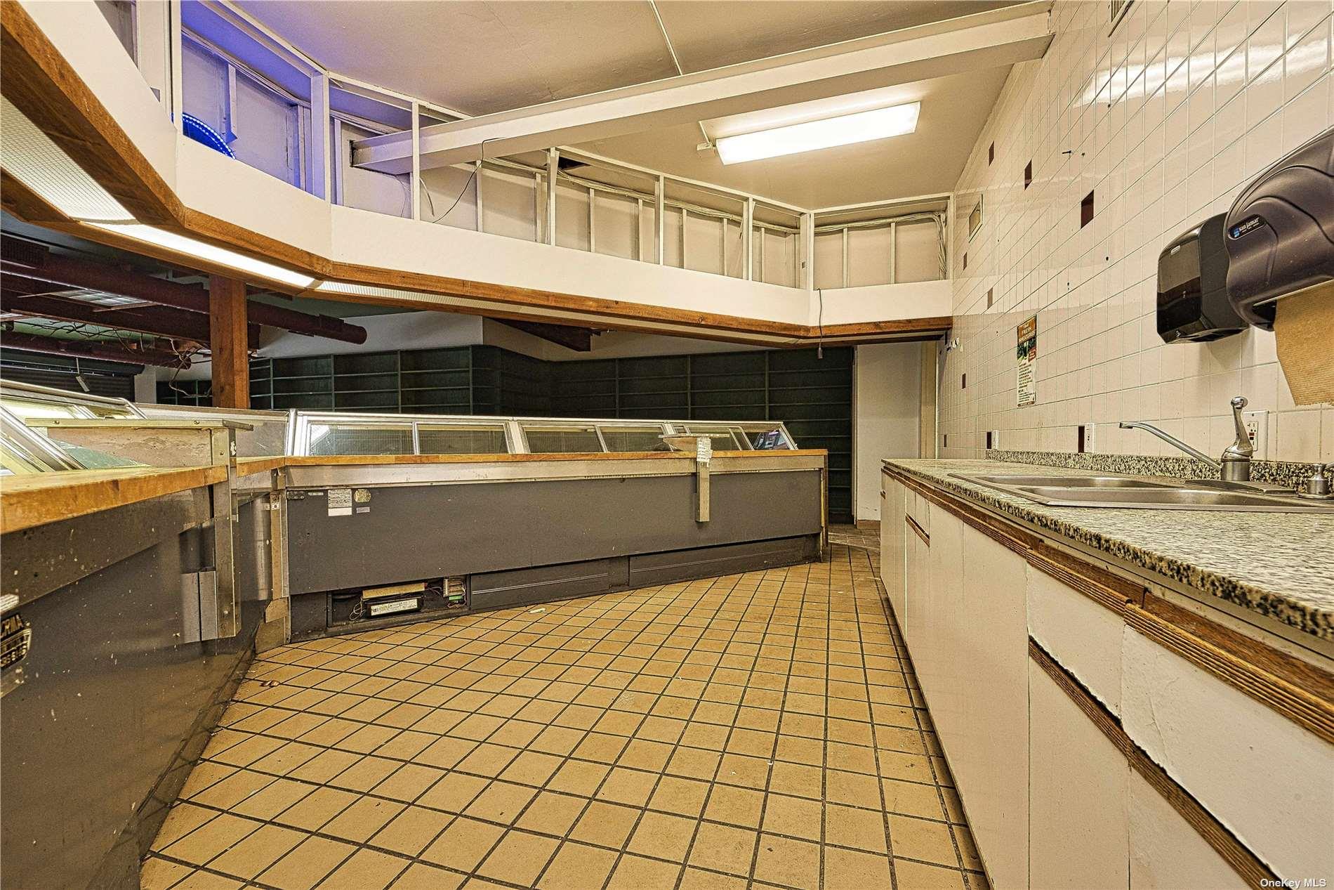 80 E Main Street, Huntington, NY 11743