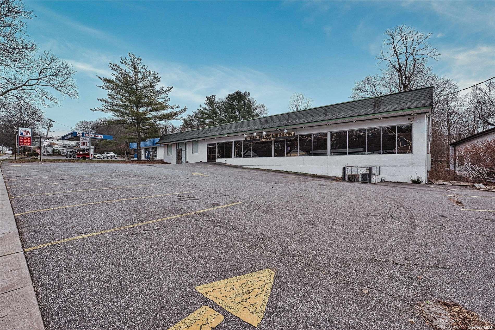 80 E Main Street, Huntington, NY 11743