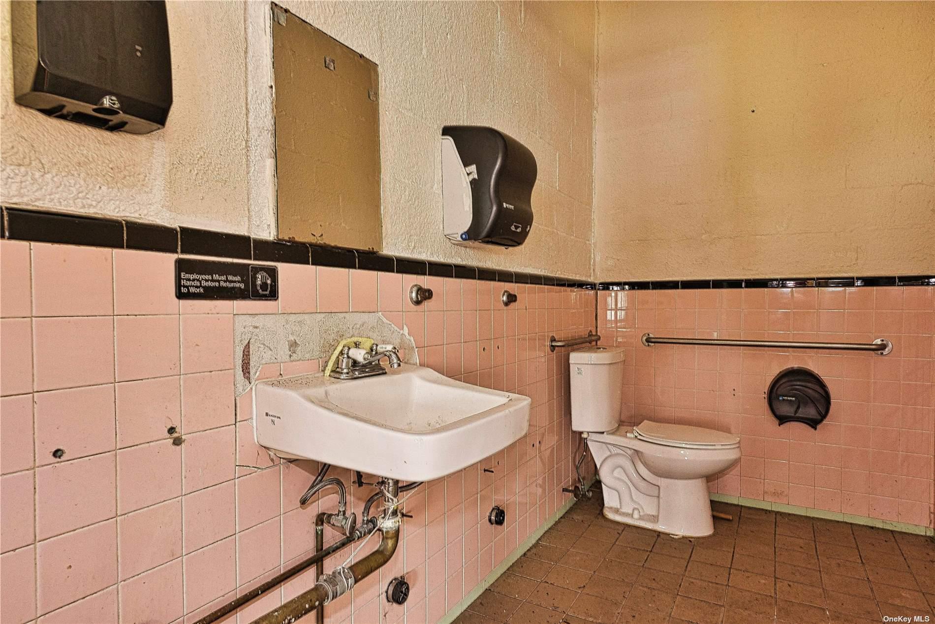 80 E Main Street, Huntington, NY 11743