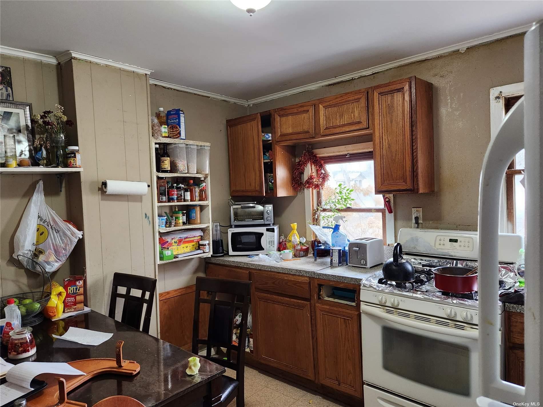 90 Old Quogue Road, Riverhead, NY 11901