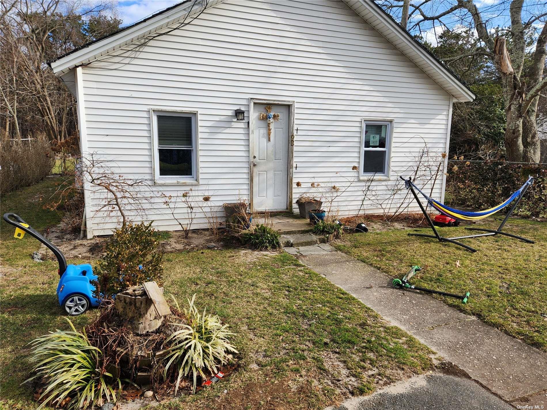 90 Old Quogue Road, Riverhead, NY 11901