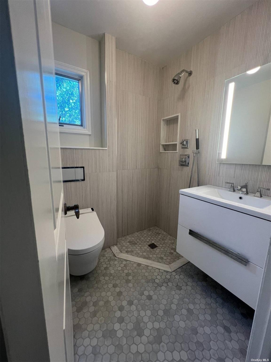 686 Hill Street, Southampton, NY 11968