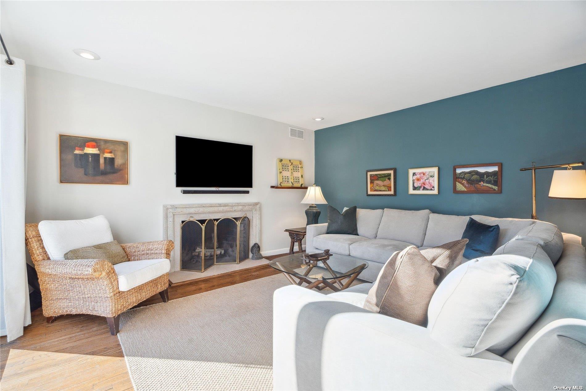 686 Hill Street, Southampton, NY 11968