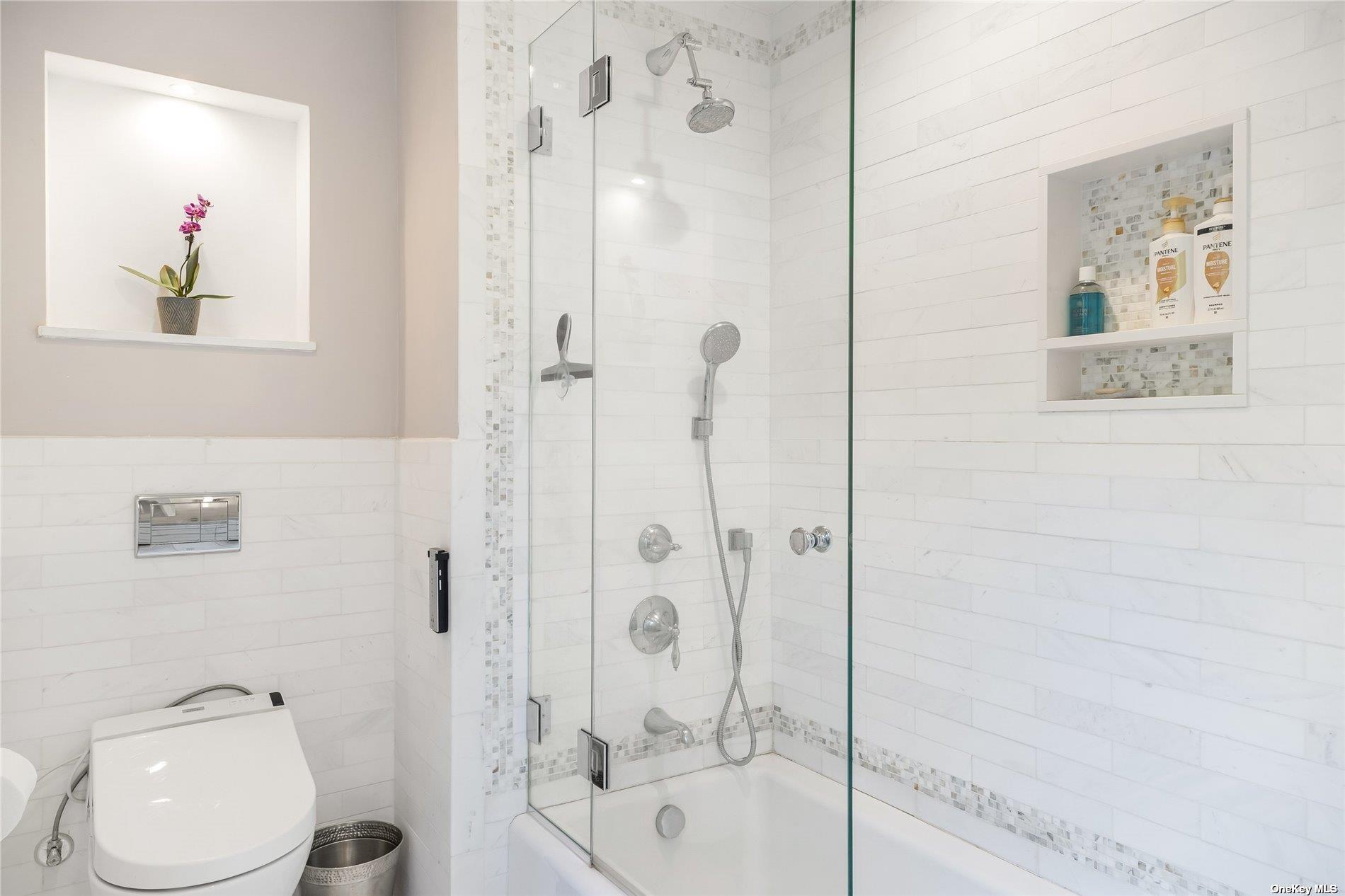 686 Hill Street, Southampton, NY 11968