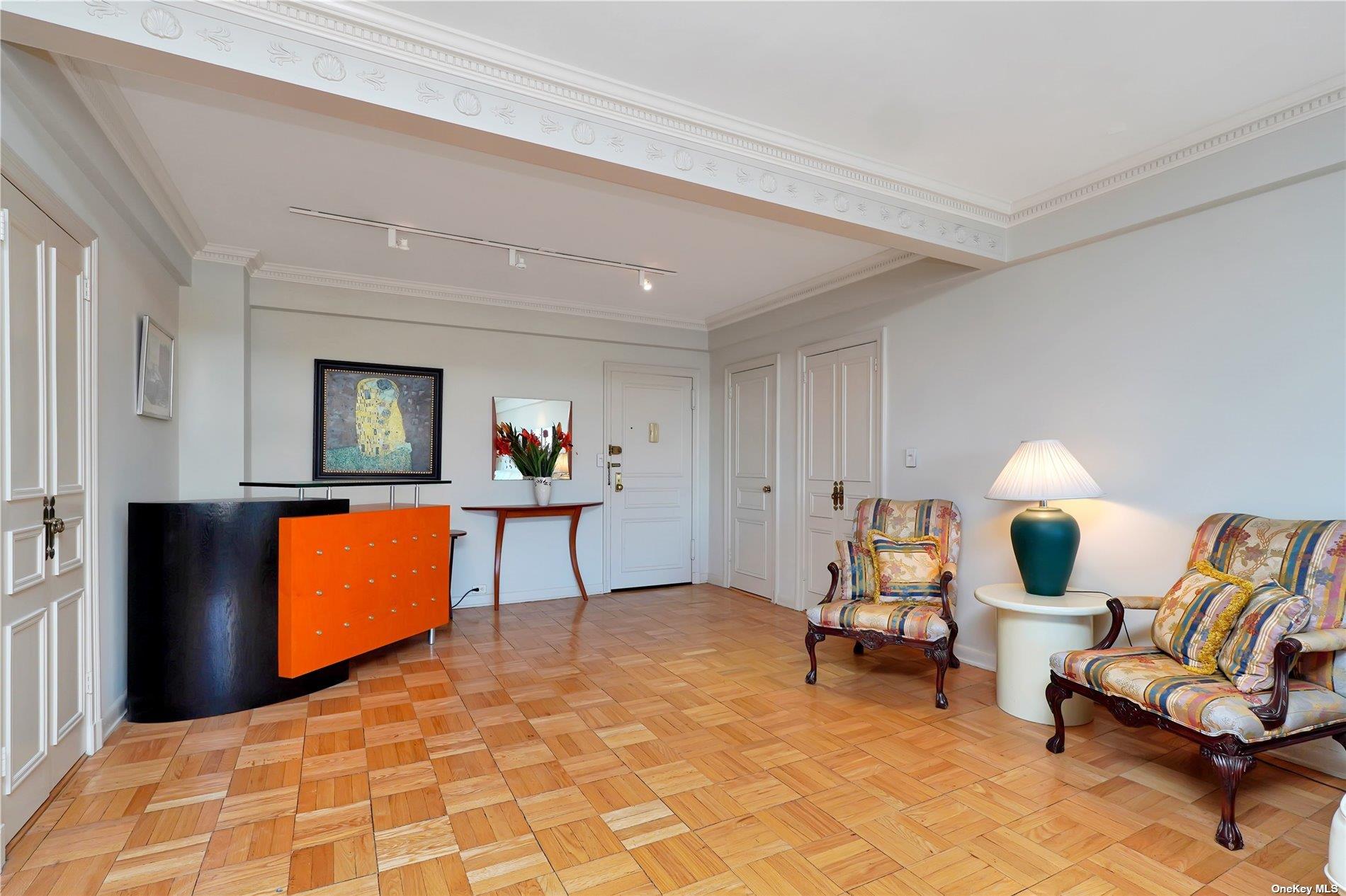25 Sutton Place S # 16E, New York (Manhattan), NY 10022