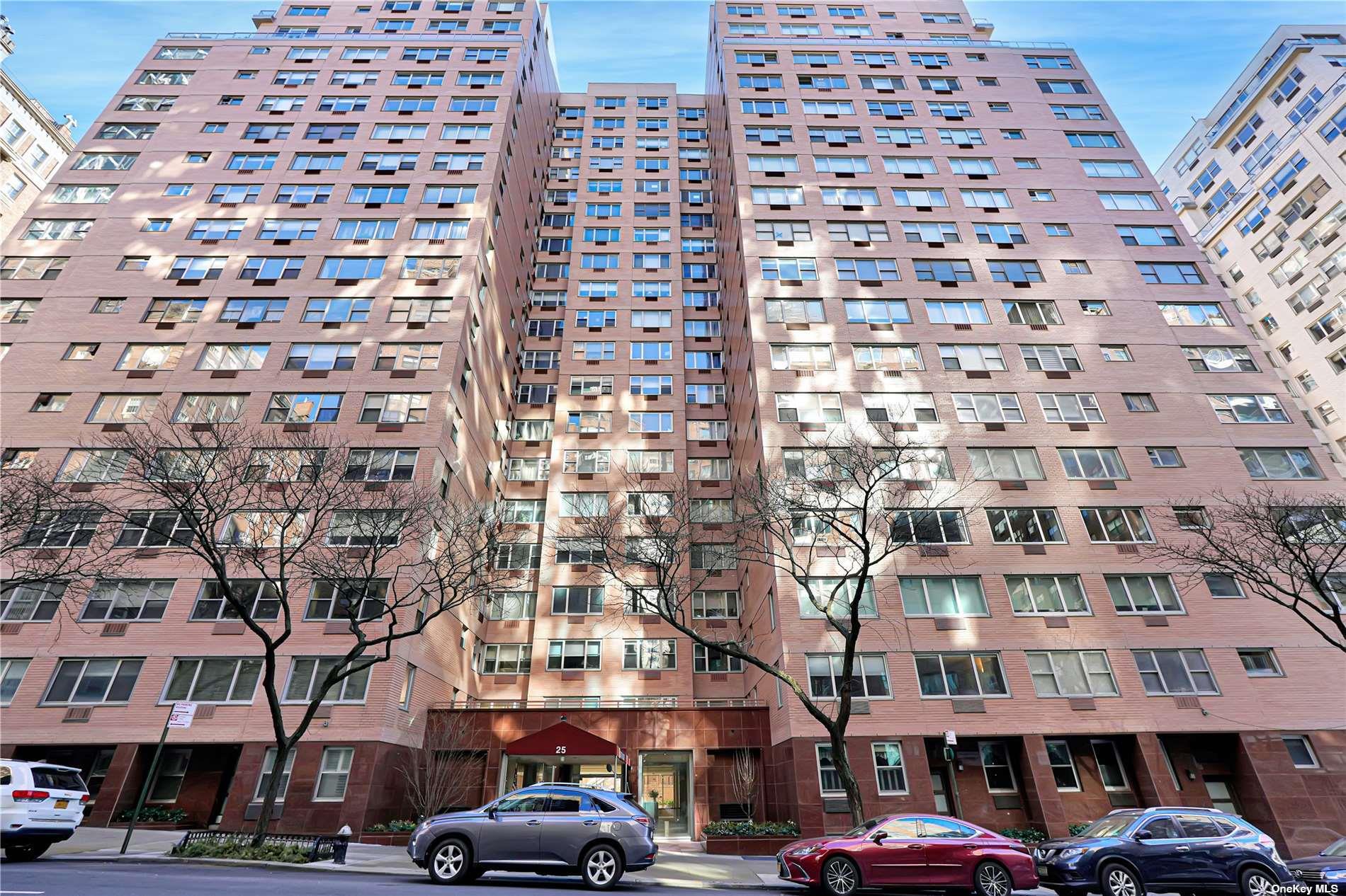 25 Sutton Place S # 16E, New York (Manhattan), NY 10022