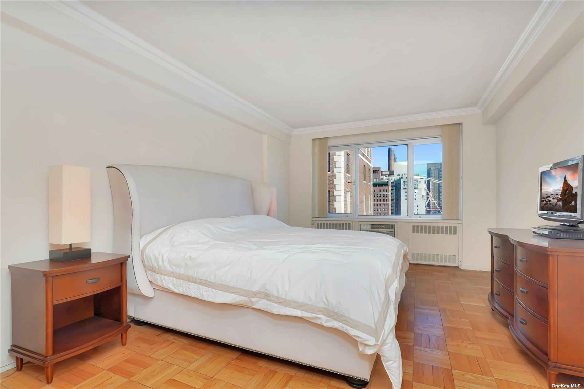 25 Sutton Place S # 16E, New York (Manhattan), NY 10022