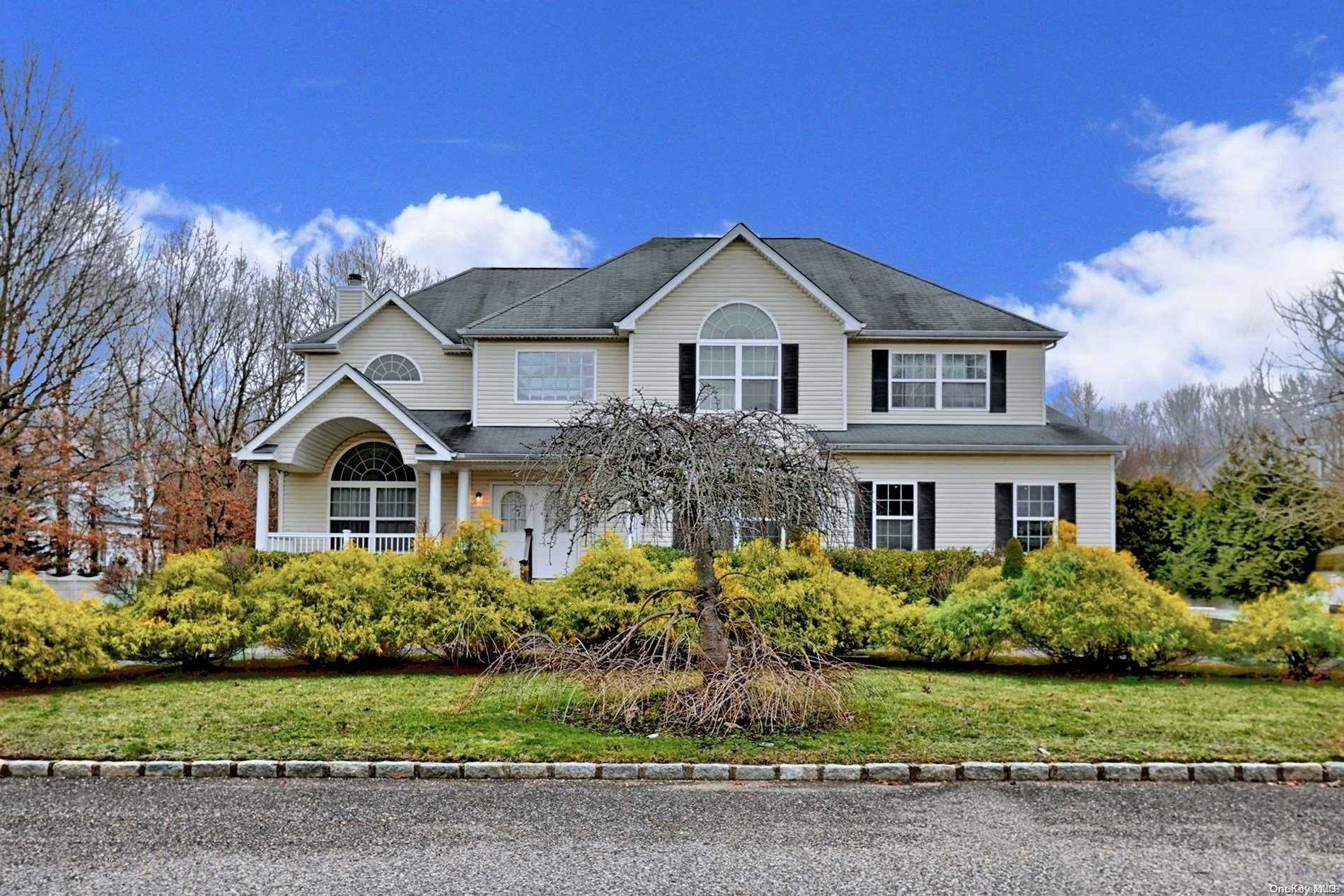 15 Savanna Circle, Mount Sinai, NY 11766