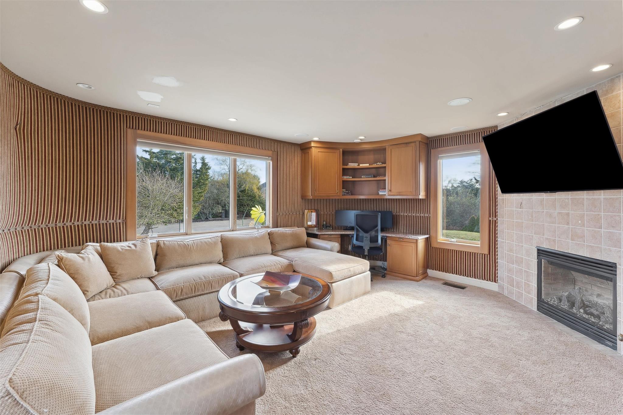 11 Watersedge Ct, Westhampton Beach, NY 11978