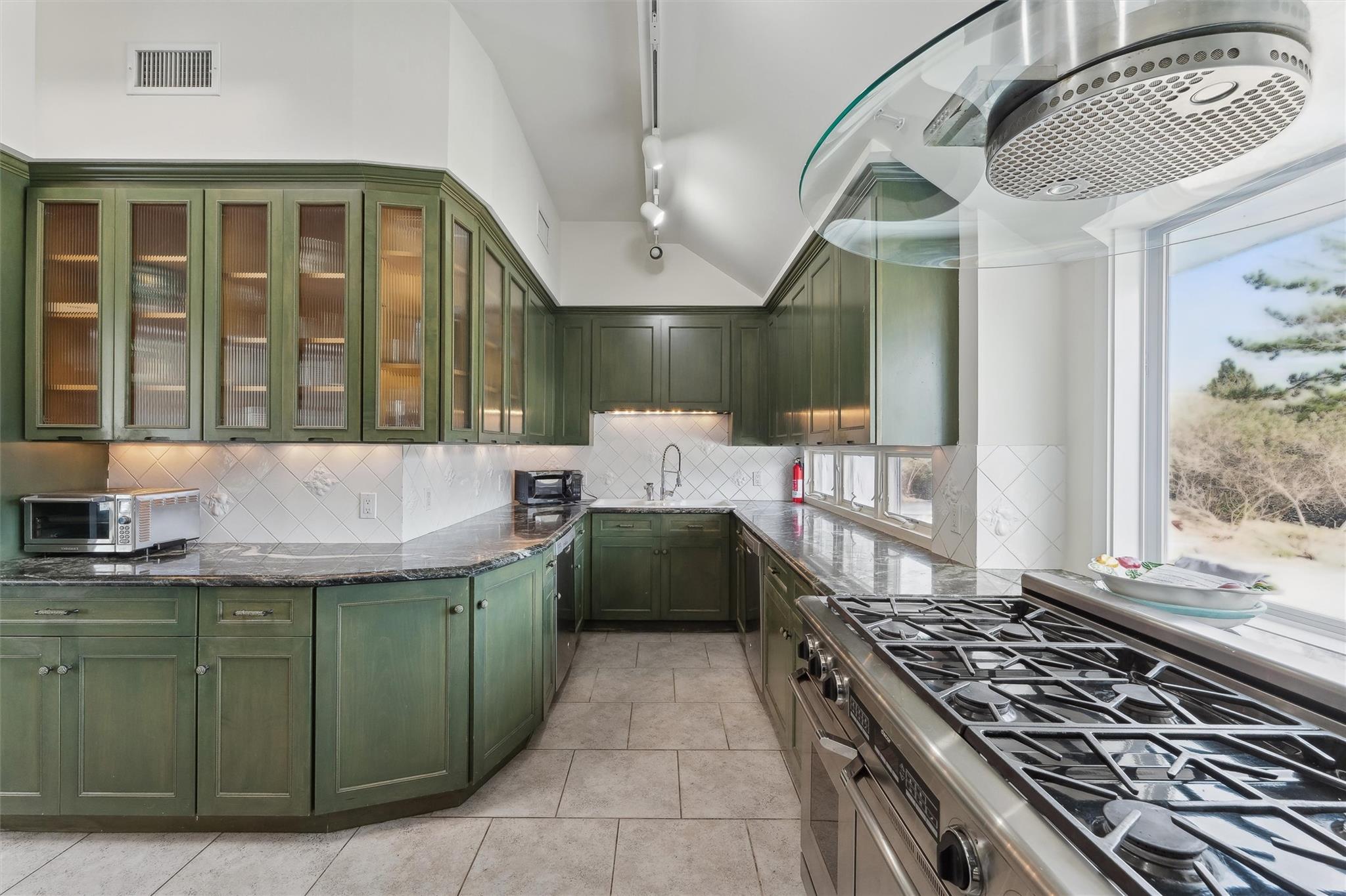 11 Watersedge Ct, Westhampton Beach, NY 11978