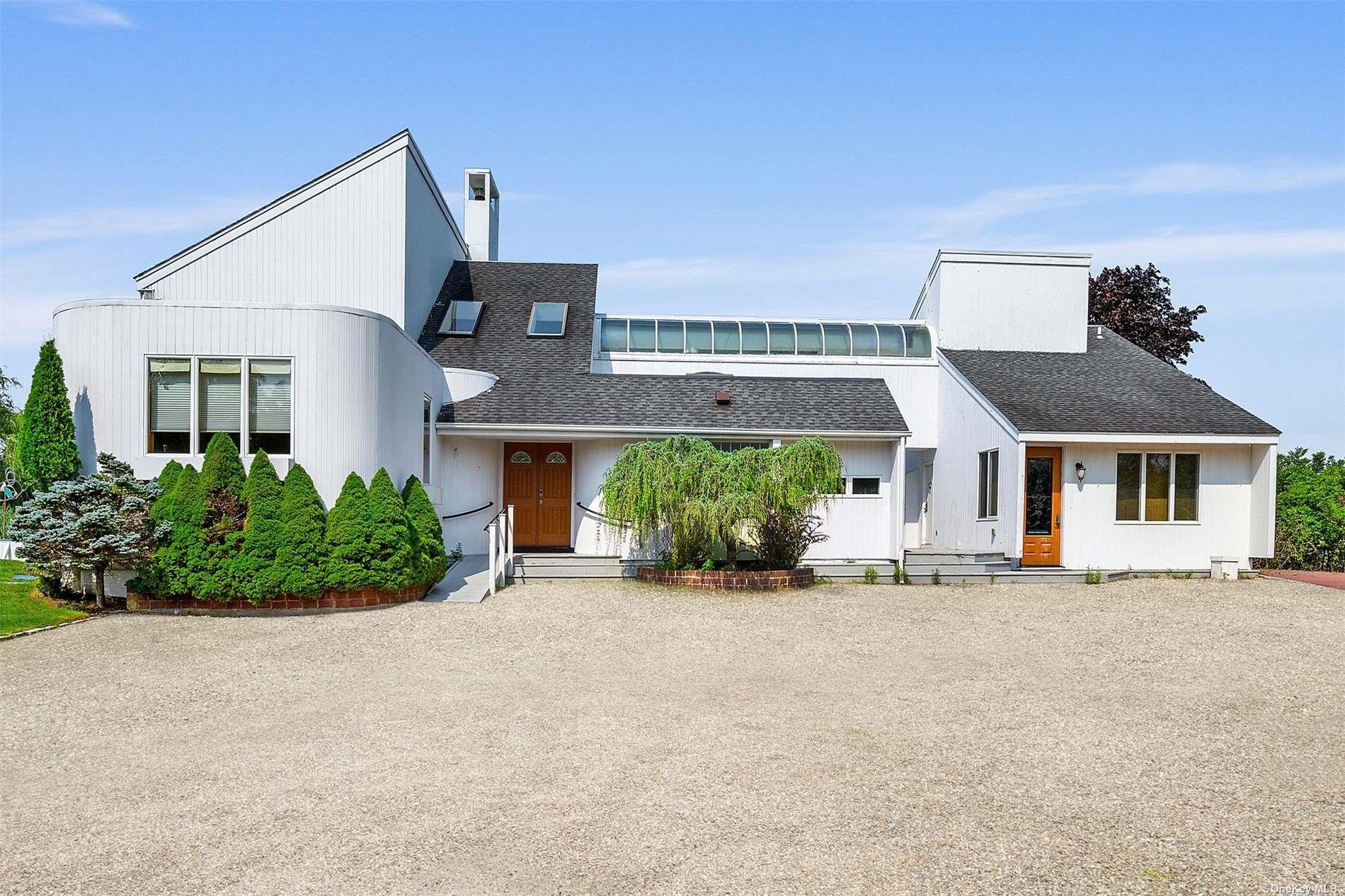 11 Watersedge Ct, Westhampton Beach, NY 11978