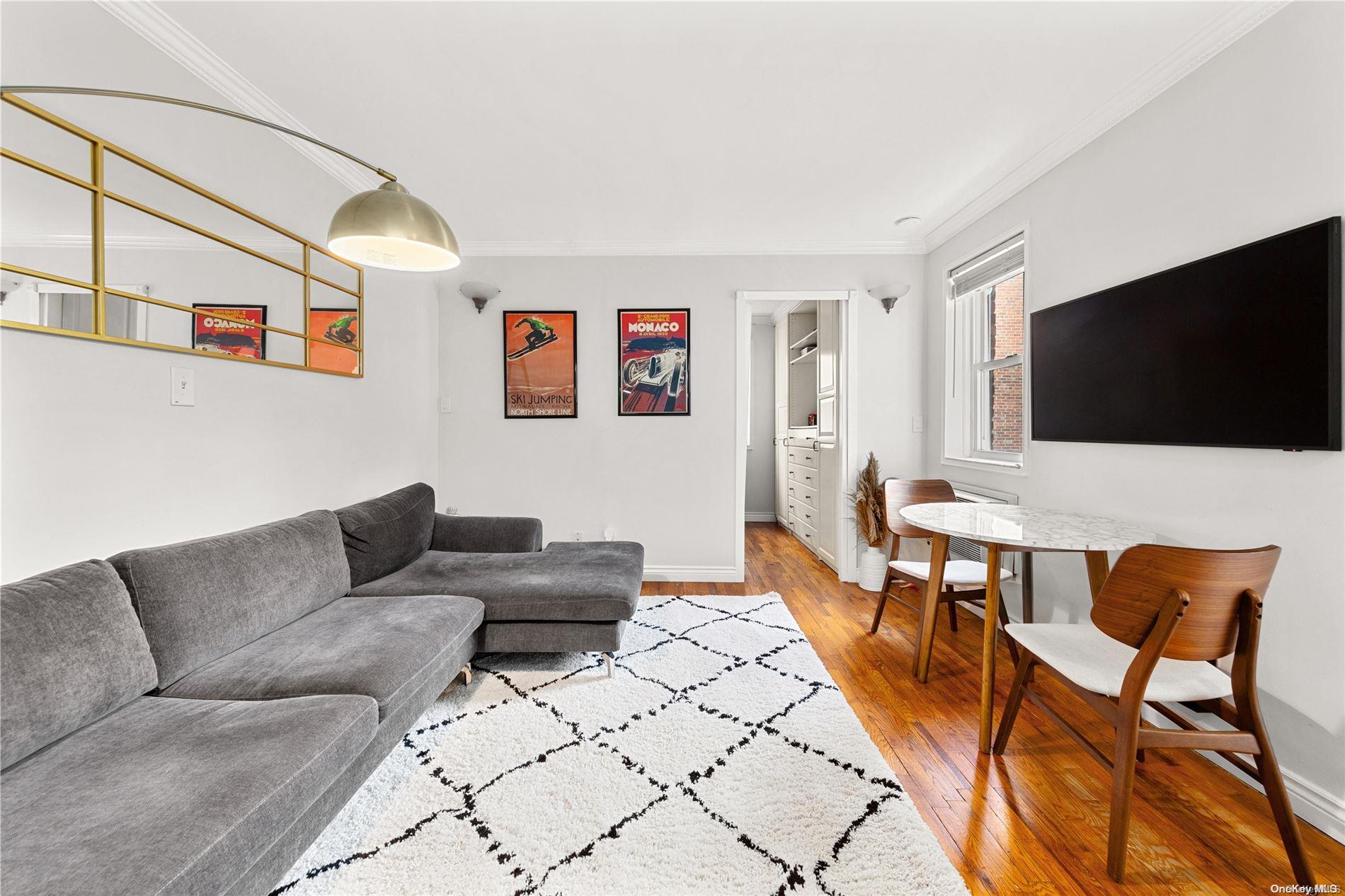 16 Canterbury Road # 1E, Great Neck, NY 11021