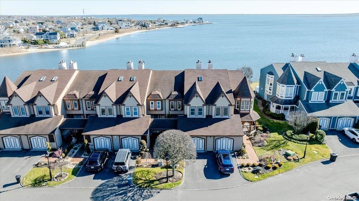 15 Victoria Drive # 15, Amityville, NY 11701