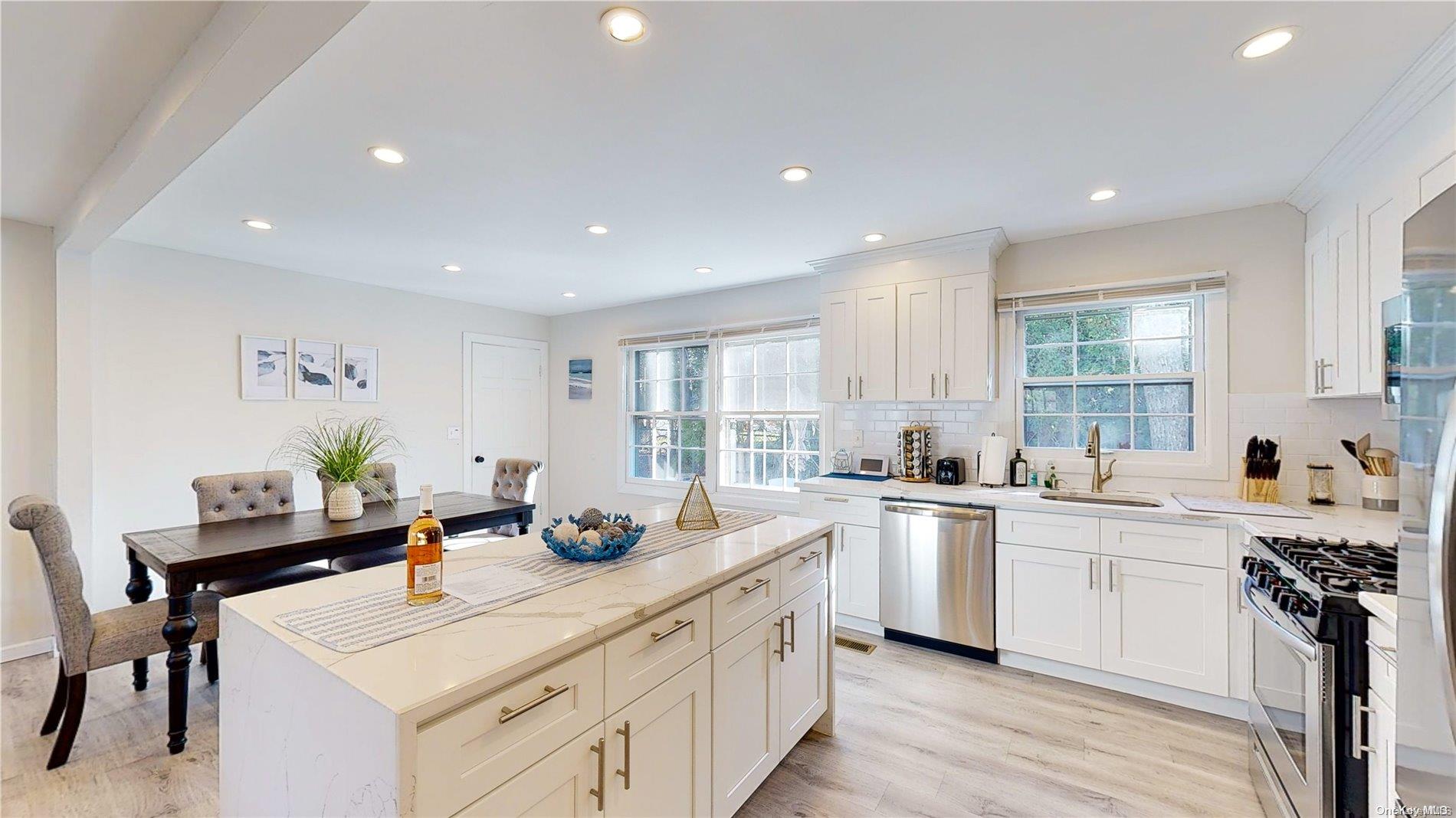 17 Old Riverhead Road W, Hampton Bays, NY 11946