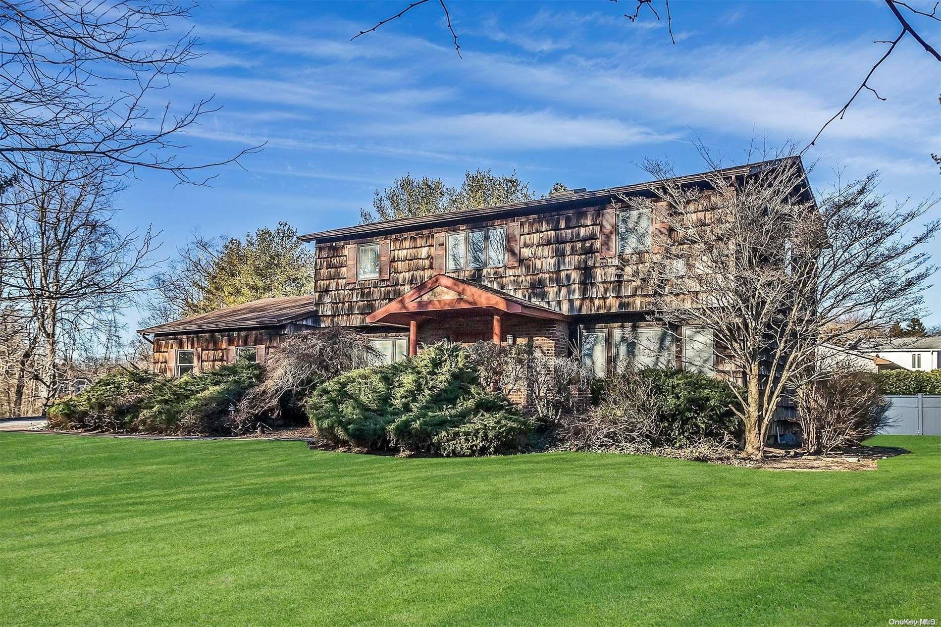 56 Threepence Drive, Melville, NY 11747