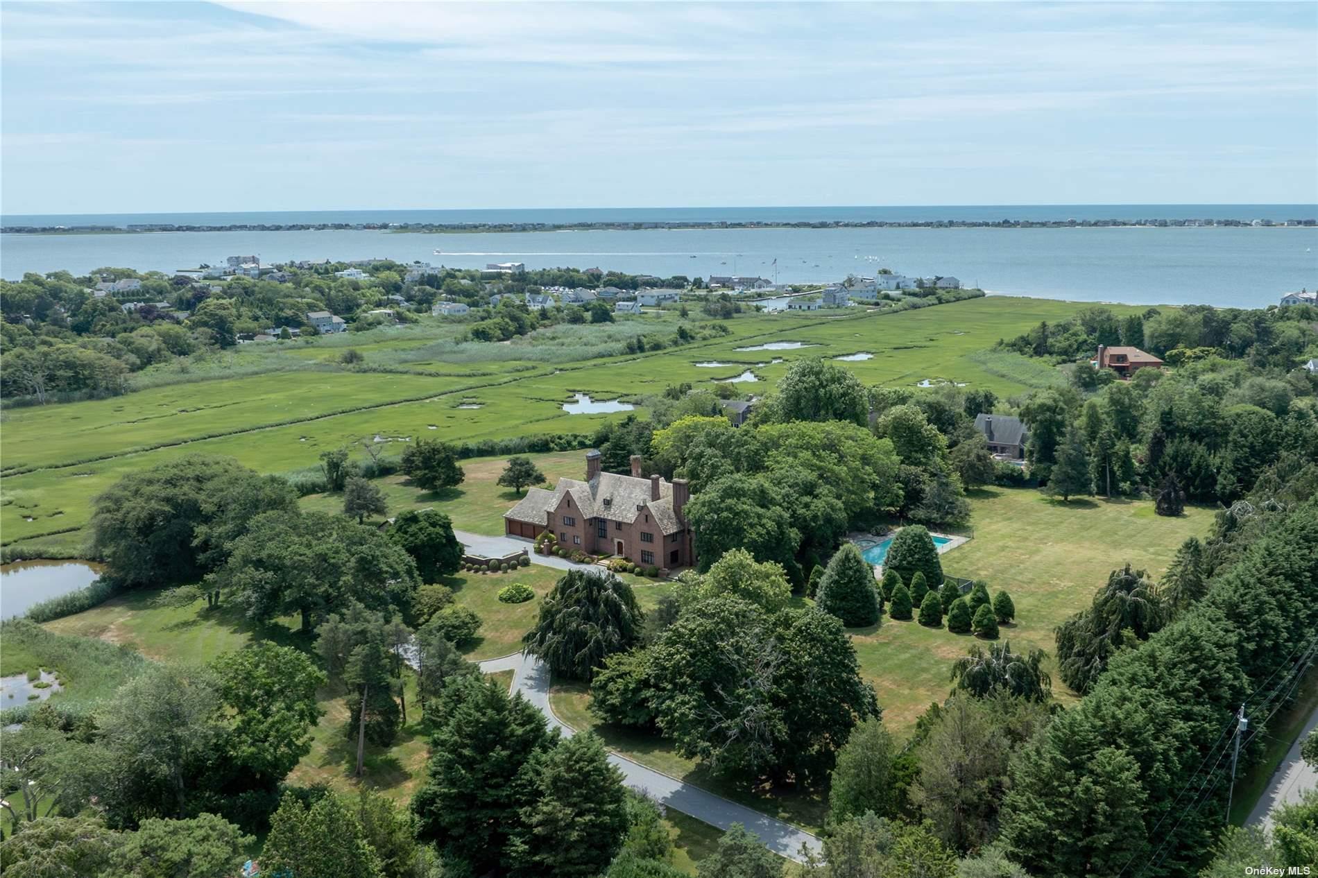 16 Tuthill Lane, Remsenburg, NY 11960