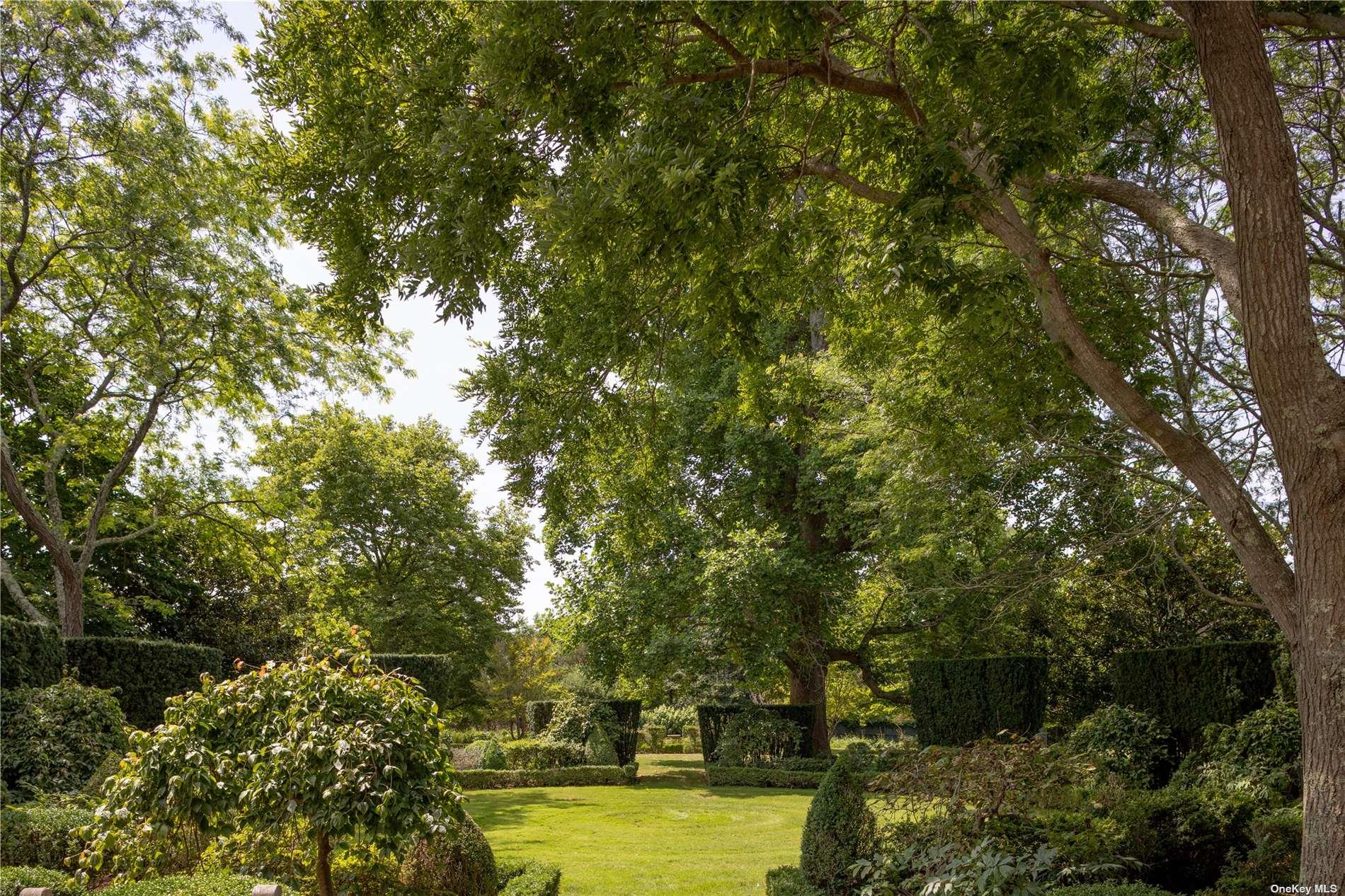 16 Tuthill Lane, Remsenburg, NY 11960