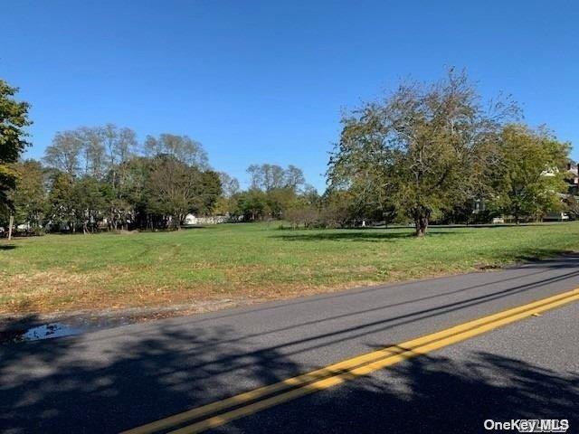 385 New Suffolk Avenue, Mattituck, NY 11952