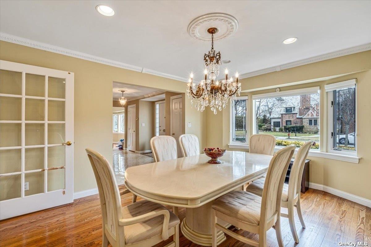 4 Midfarm Road, Rockville Centre, NY 11570