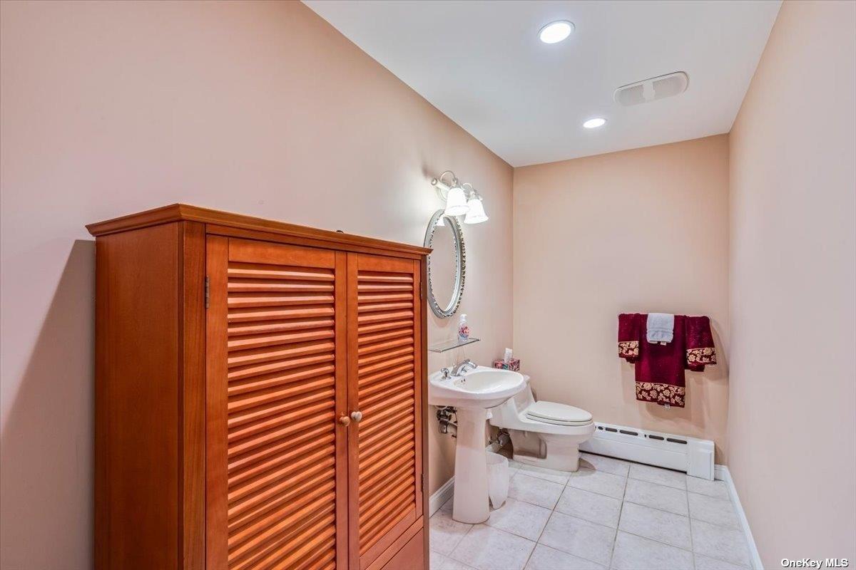 4 Midfarm Road, Rockville Centre, NY 11570