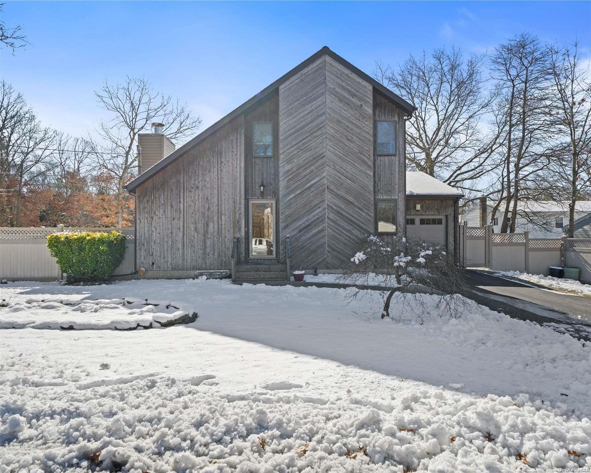 346 W Woodside Avenue, Patchogue, NY 11772