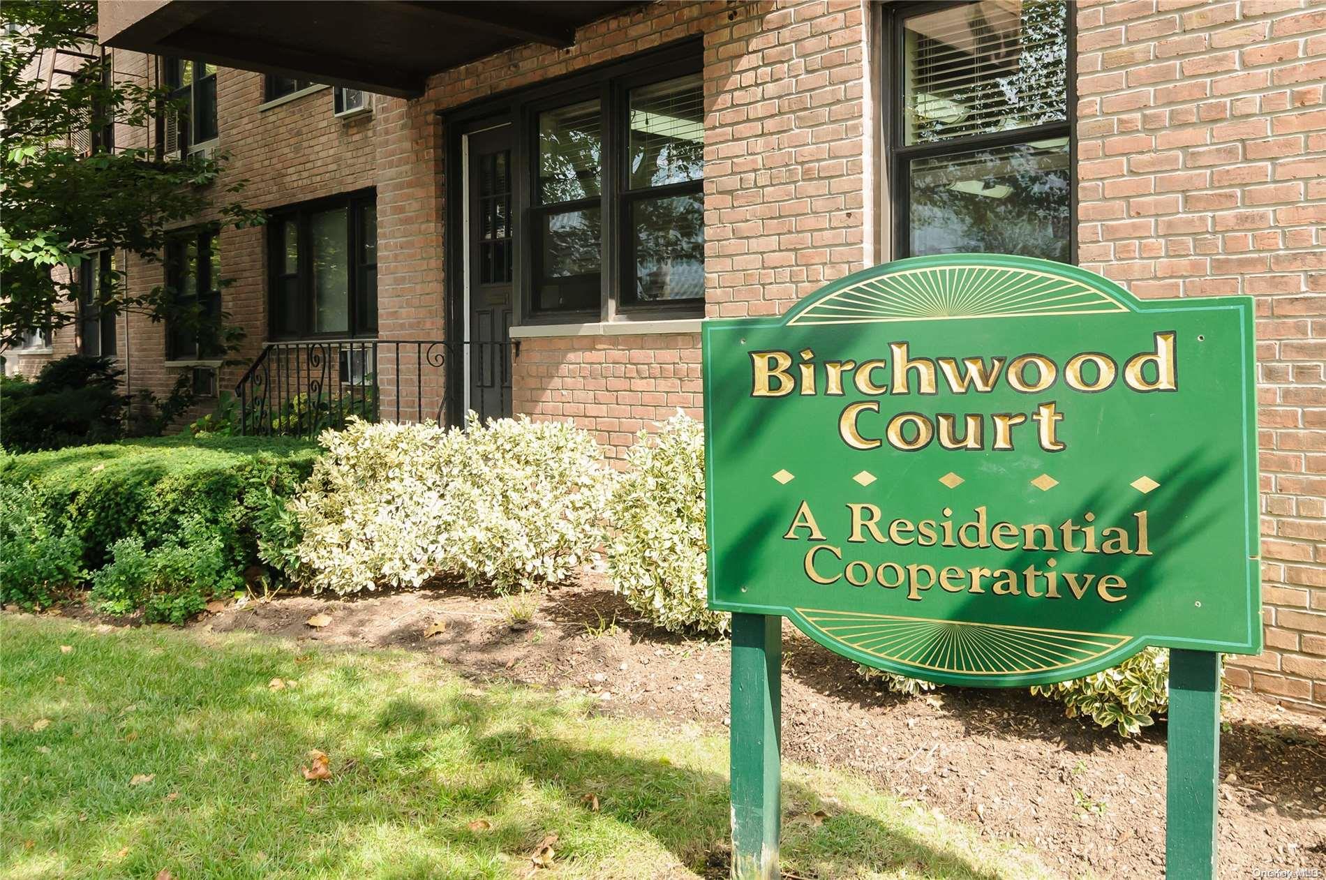 3 Birchwood Court # 5D, Mineola, NY 11501
