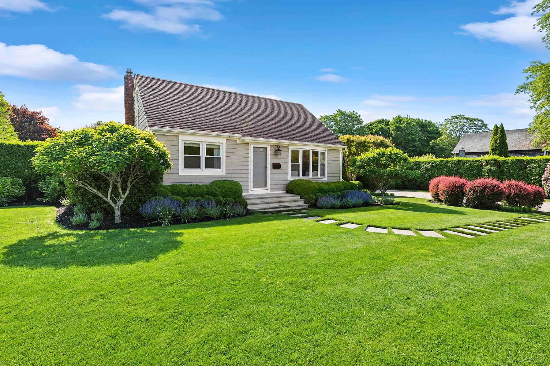 98 Pelham Street, Southampton, NY 11968