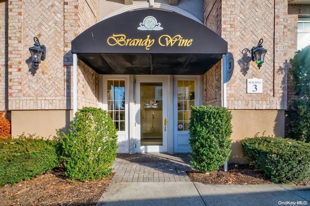 220 Roosevelt Way # 1, Westbury, NY 11590