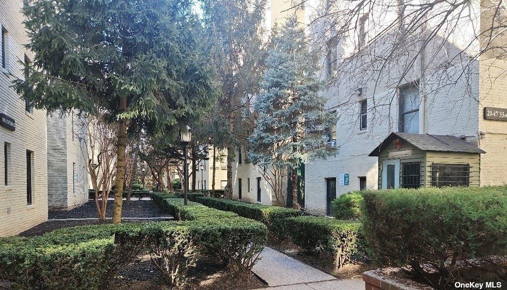 21-47 33 St # 1B, Astoria, NY 11105