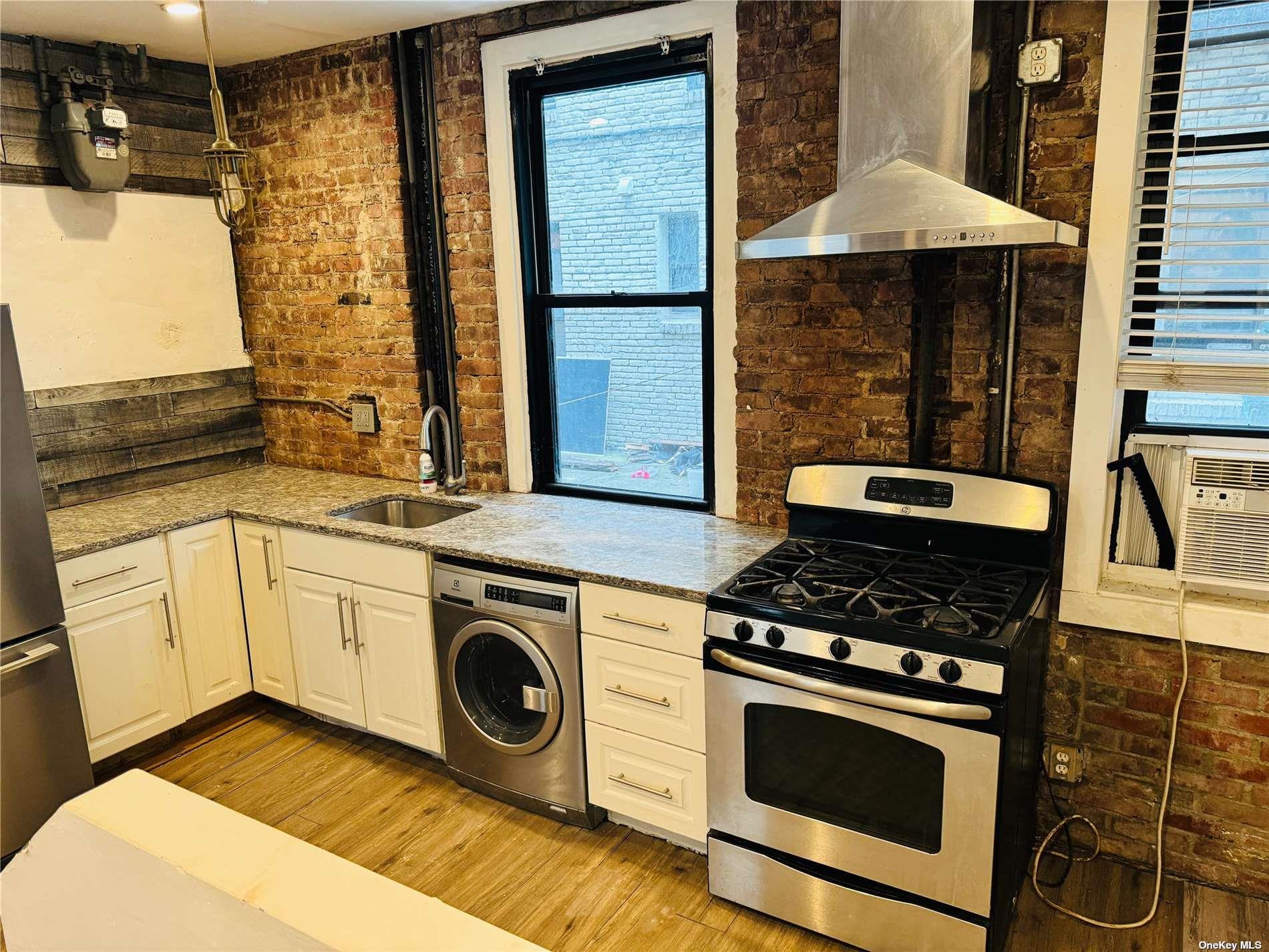 21-47 33 St # 1B, Astoria, NY 11105