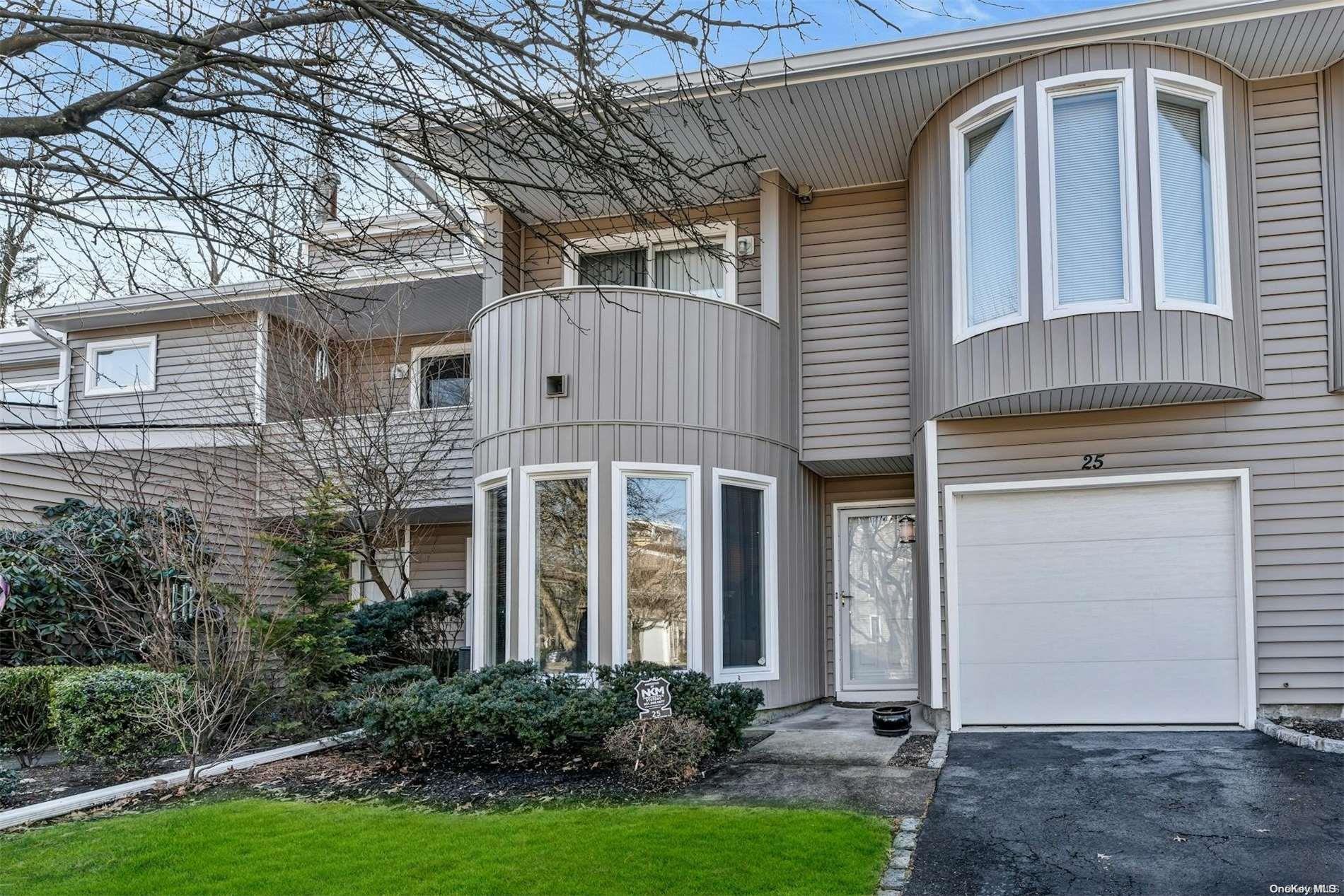 25 Kristin Lane # 25, Hauppauge, NY 11788