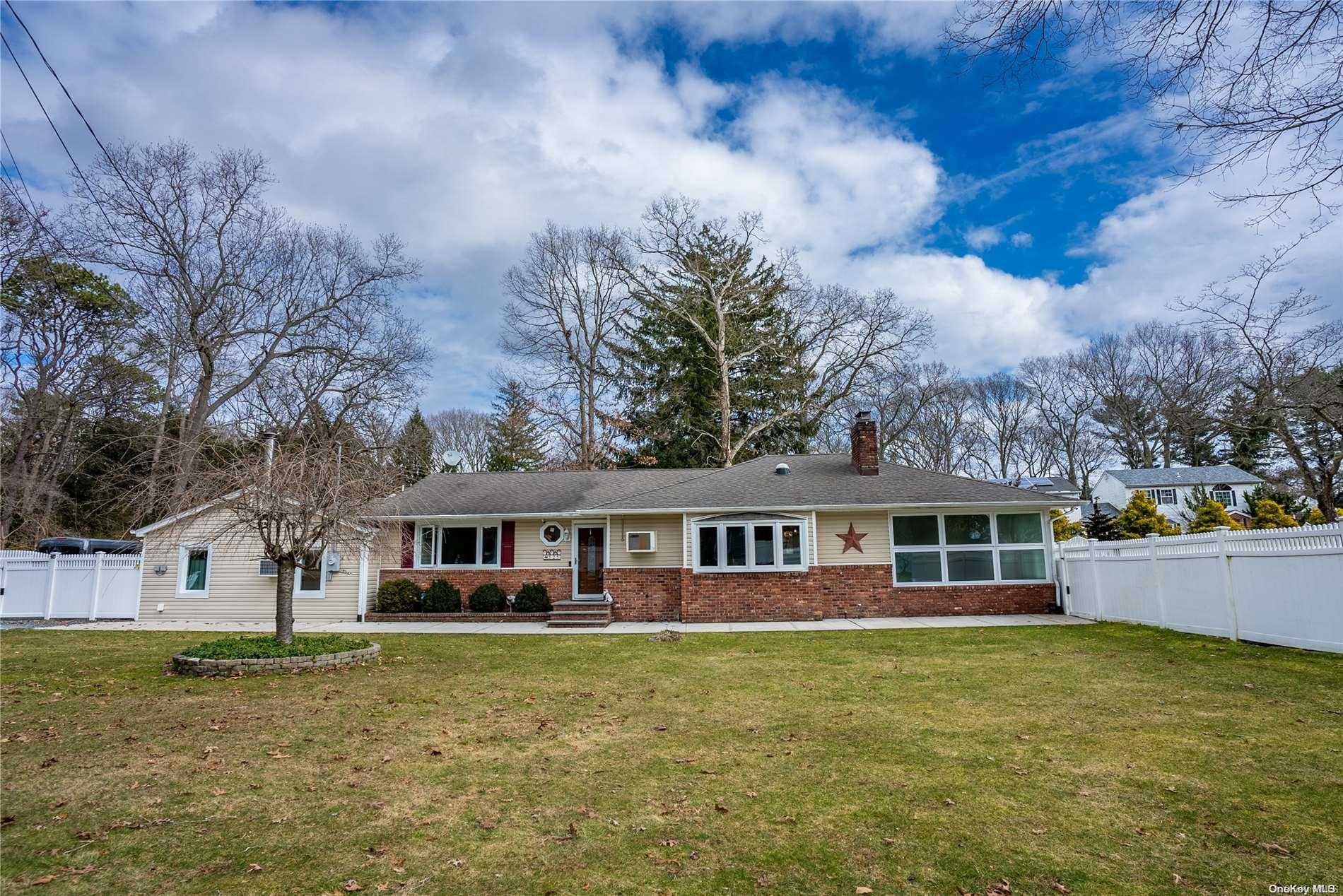 525 Park Avenue, Centereach, NY 11720