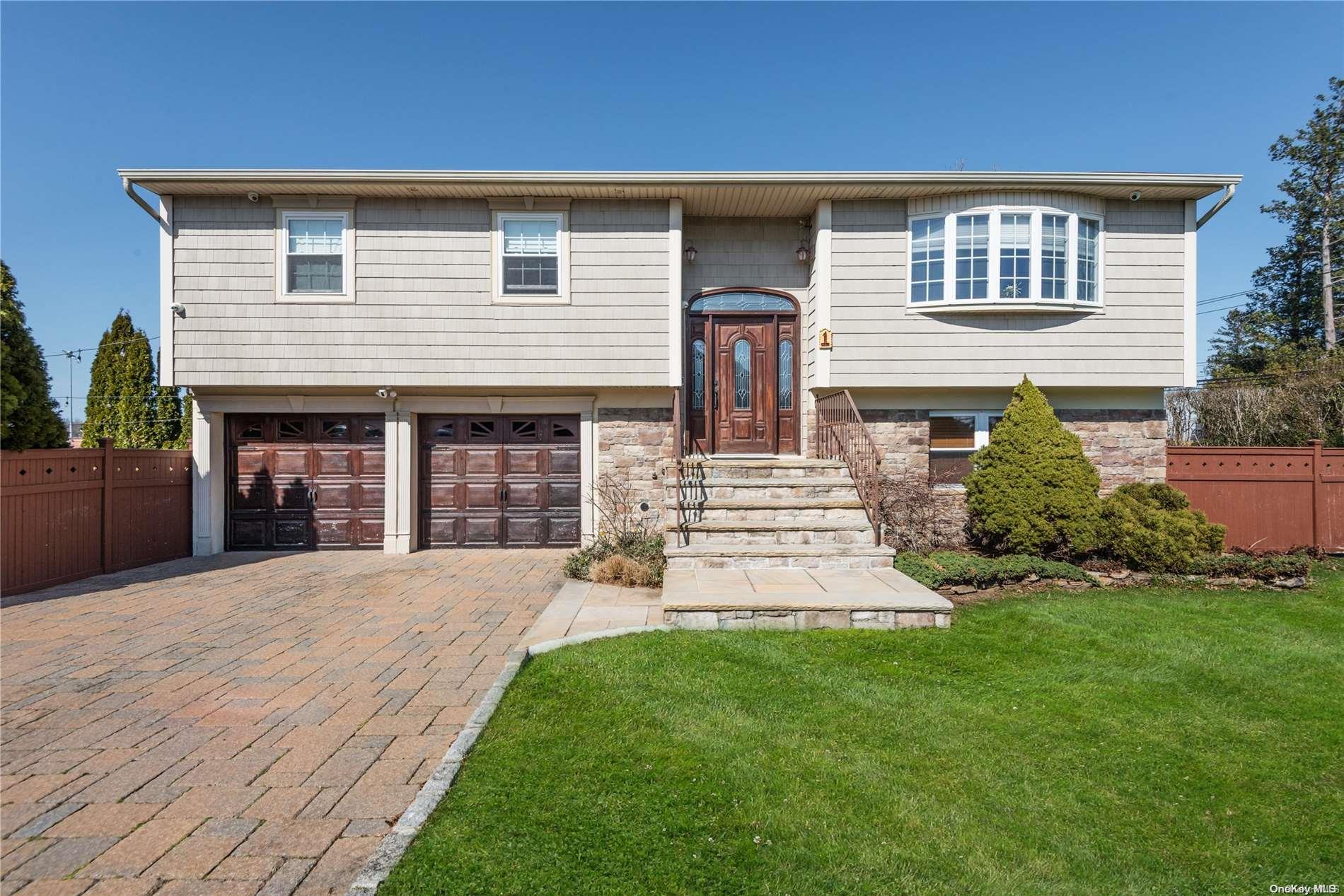 1 Canterbury Court, Carle Place, NY 11514