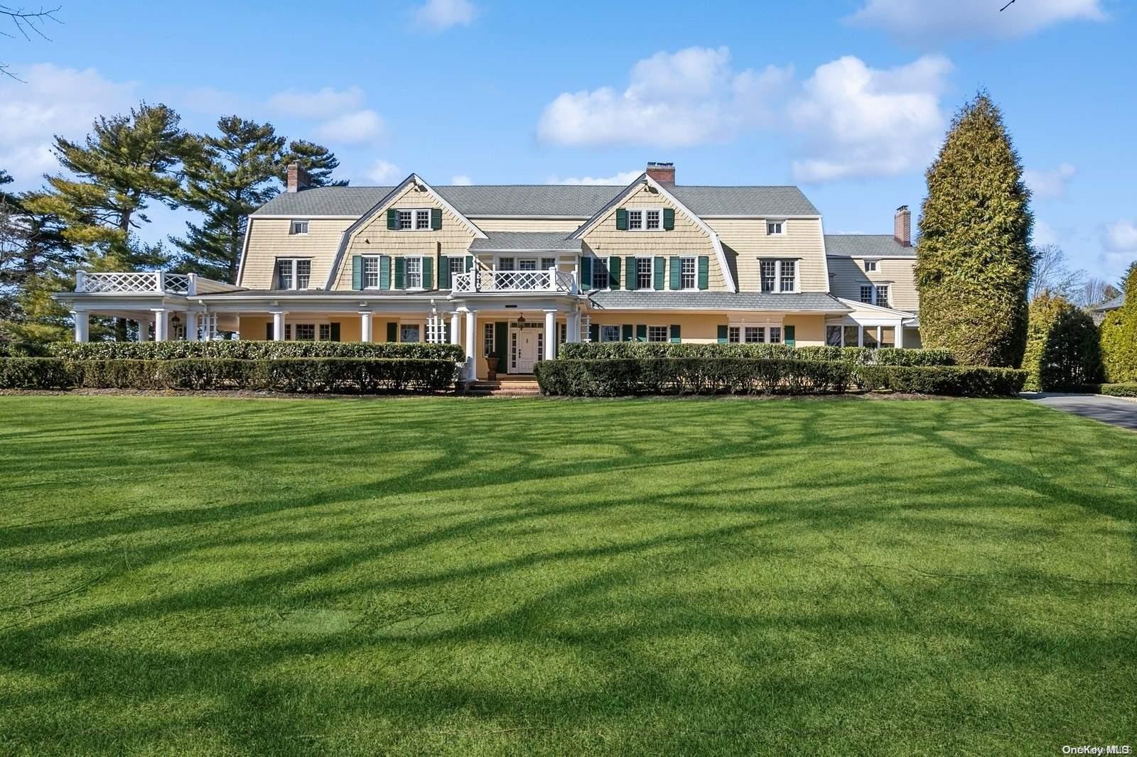 7 Carteret Place, Garden City, NY 11530