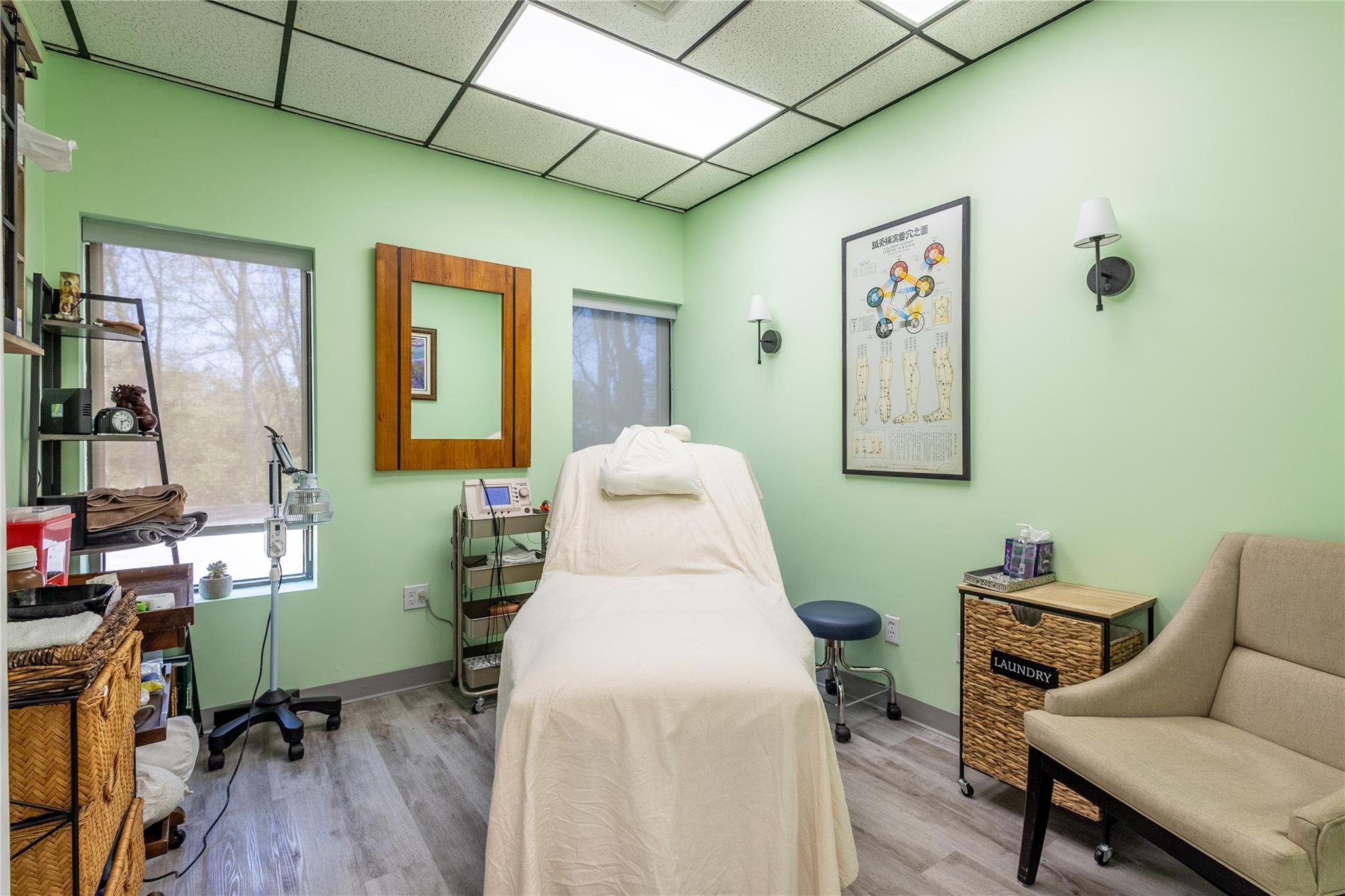 189 Route 25/Main Road, Riverhead, NY 11901