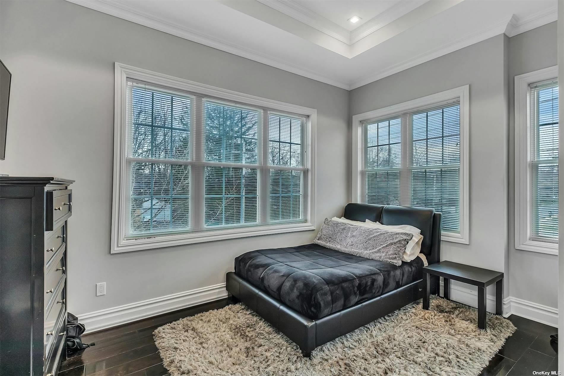 2 Seaman Road, Glen Cove, NY 11542