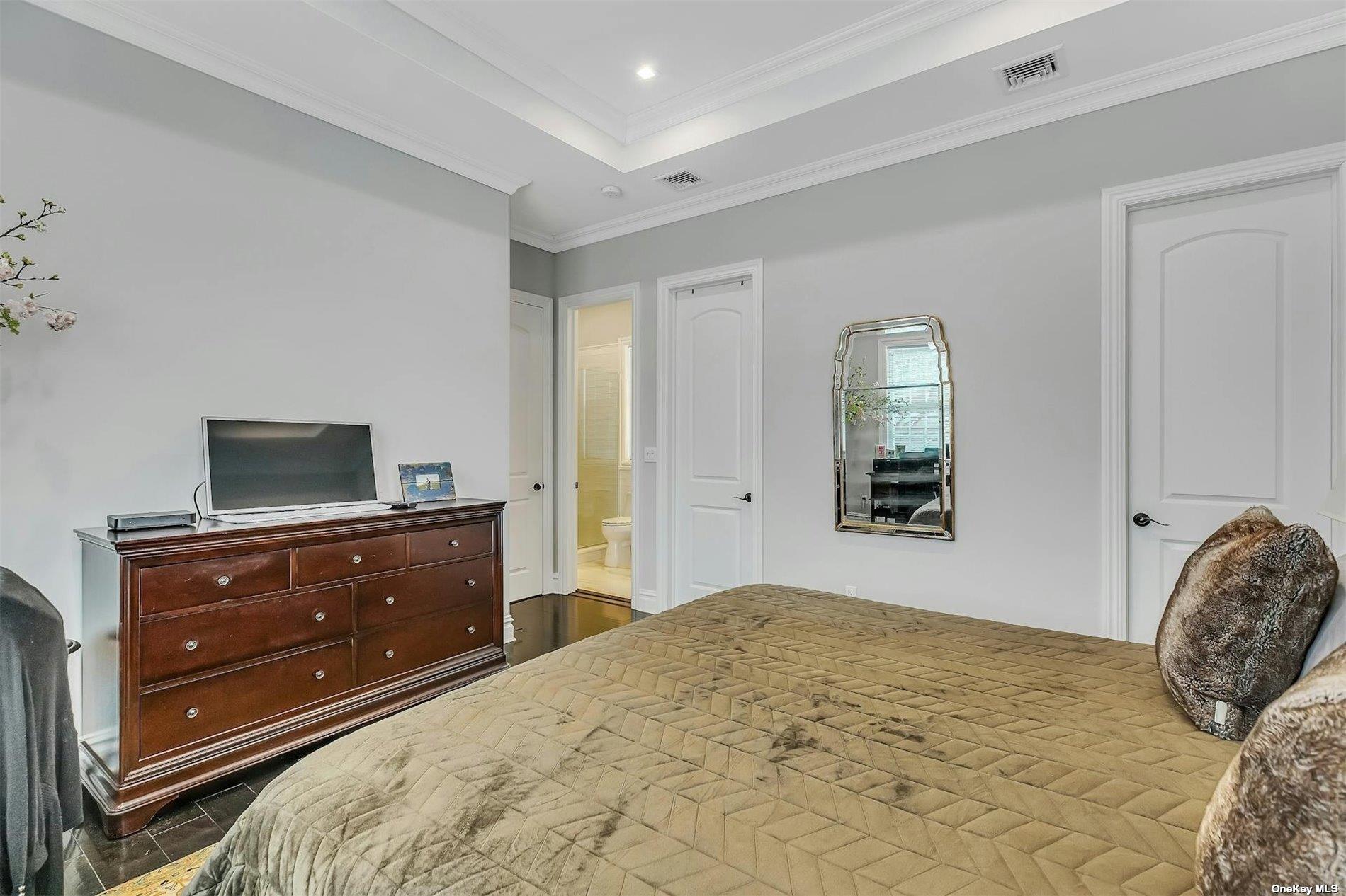 2 Seaman Road, Glen Cove, NY 11542