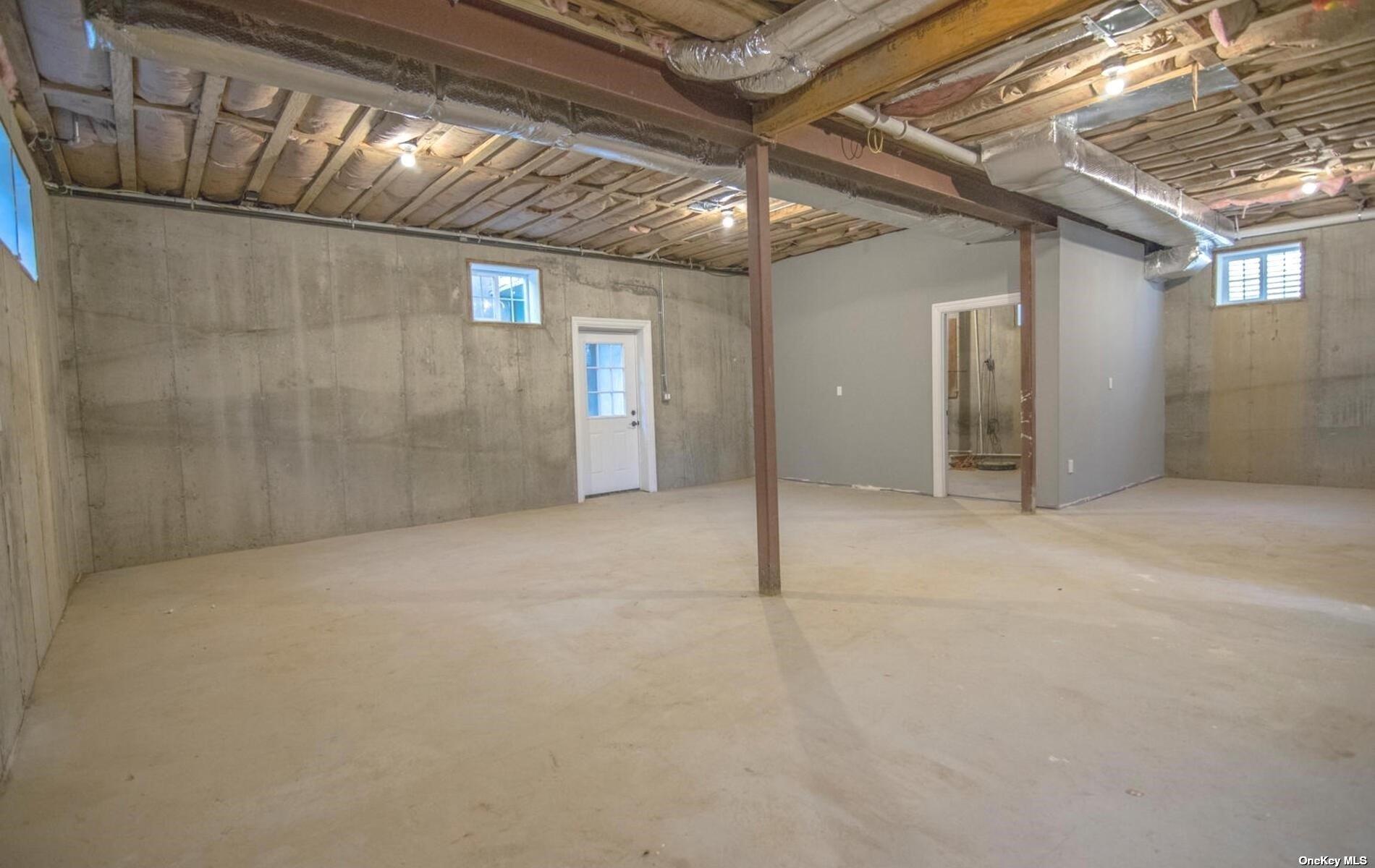 2 Seaman Road, Glen Cove, NY 11542