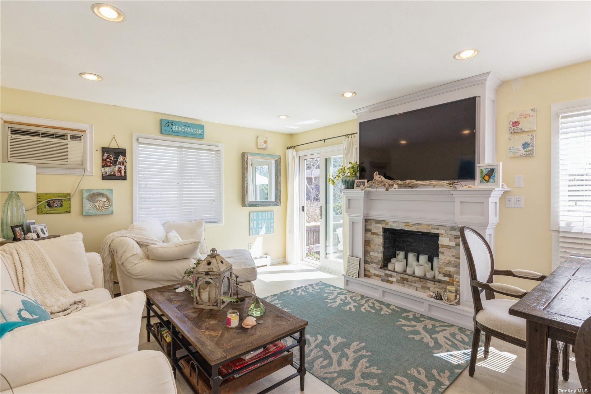 95 Springville Road # 8, Hampton Bays, NY 11946