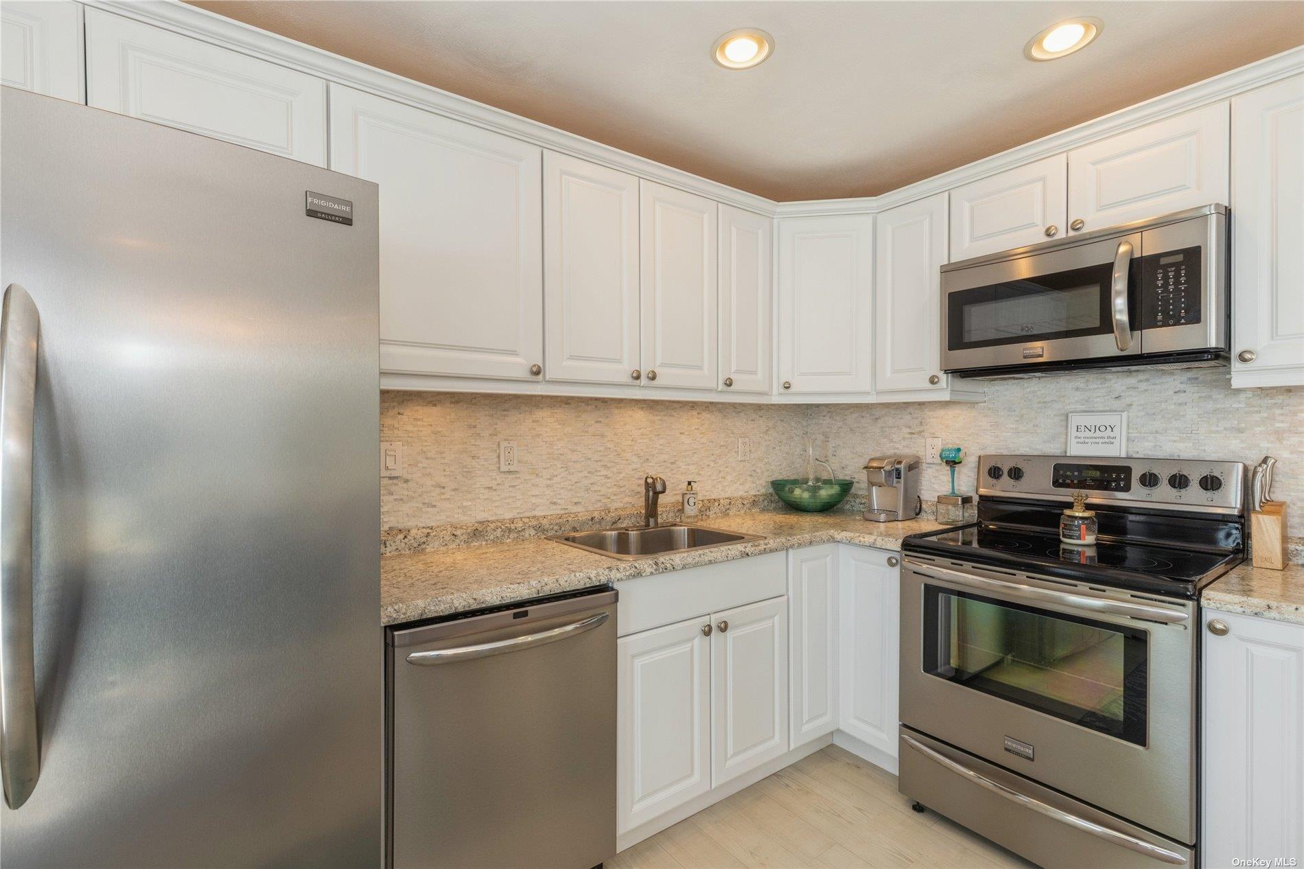 95 Springville Road # 8, Hampton Bays, NY 11946