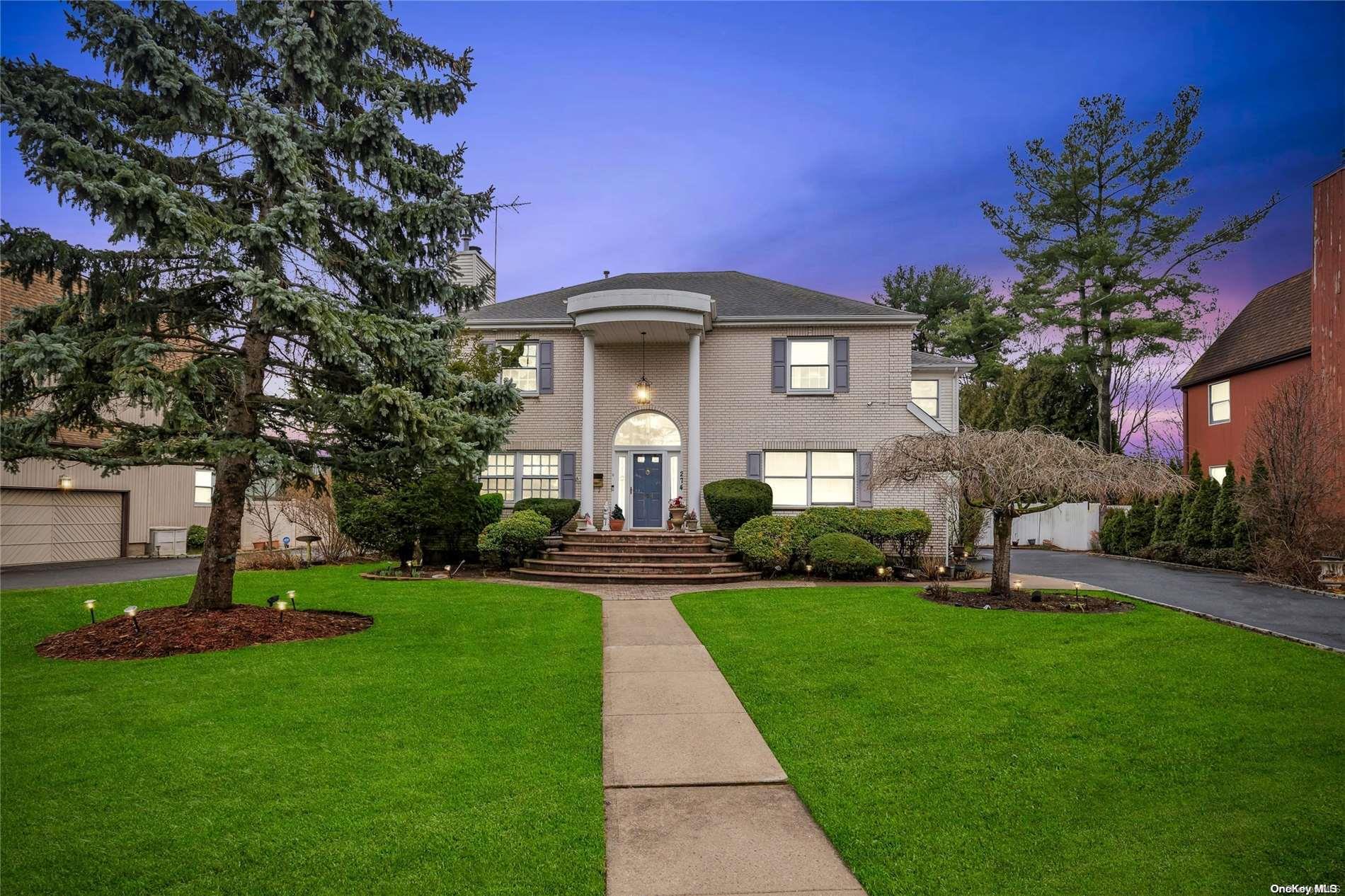 274 Park Avenue, Westbury, NY 11590