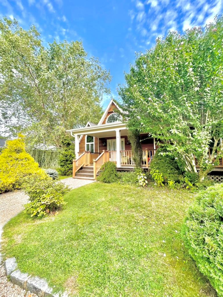 6 Nidzyn Avenue, Remsenburg, NY 11960