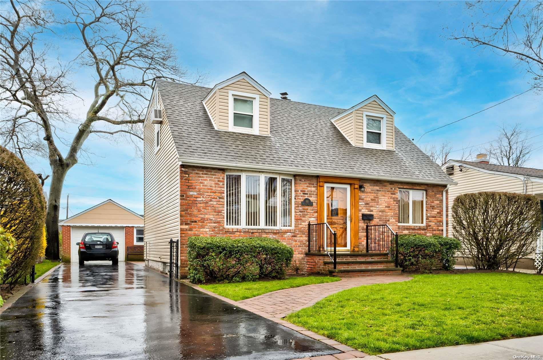 88 5th Street, New Hyde Park, NY 11040