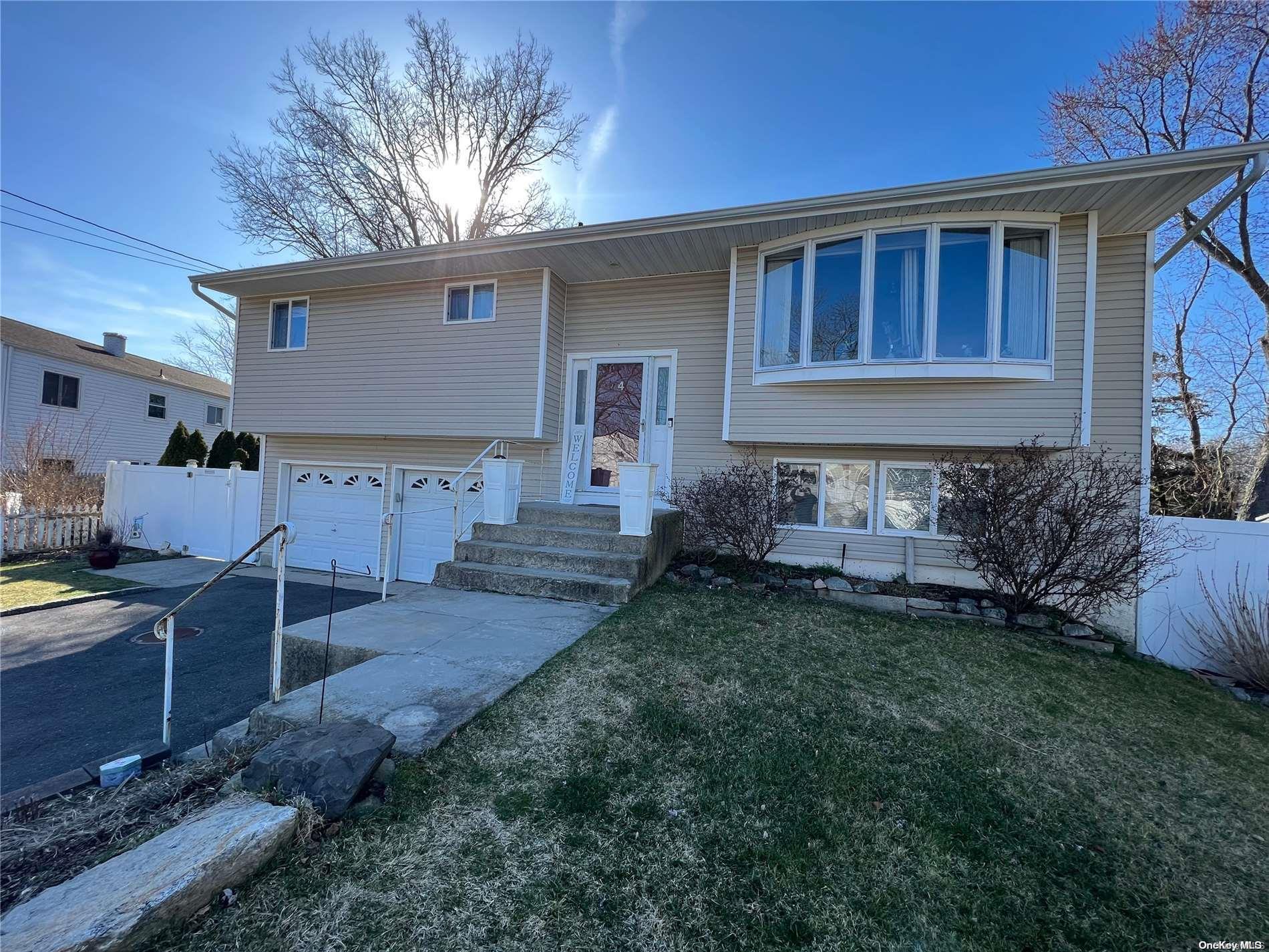 4 Roslyn Court, East Patchogue, NY 11772