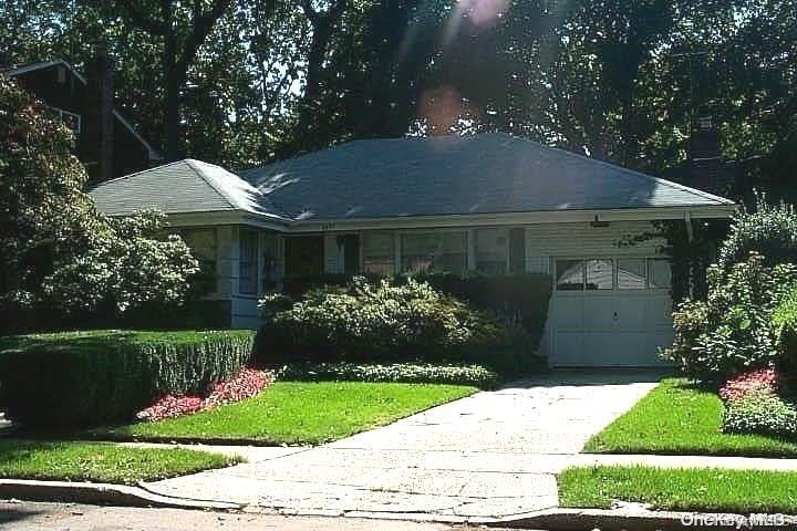 172 Allen Road, Rockville Centre, NY 11570